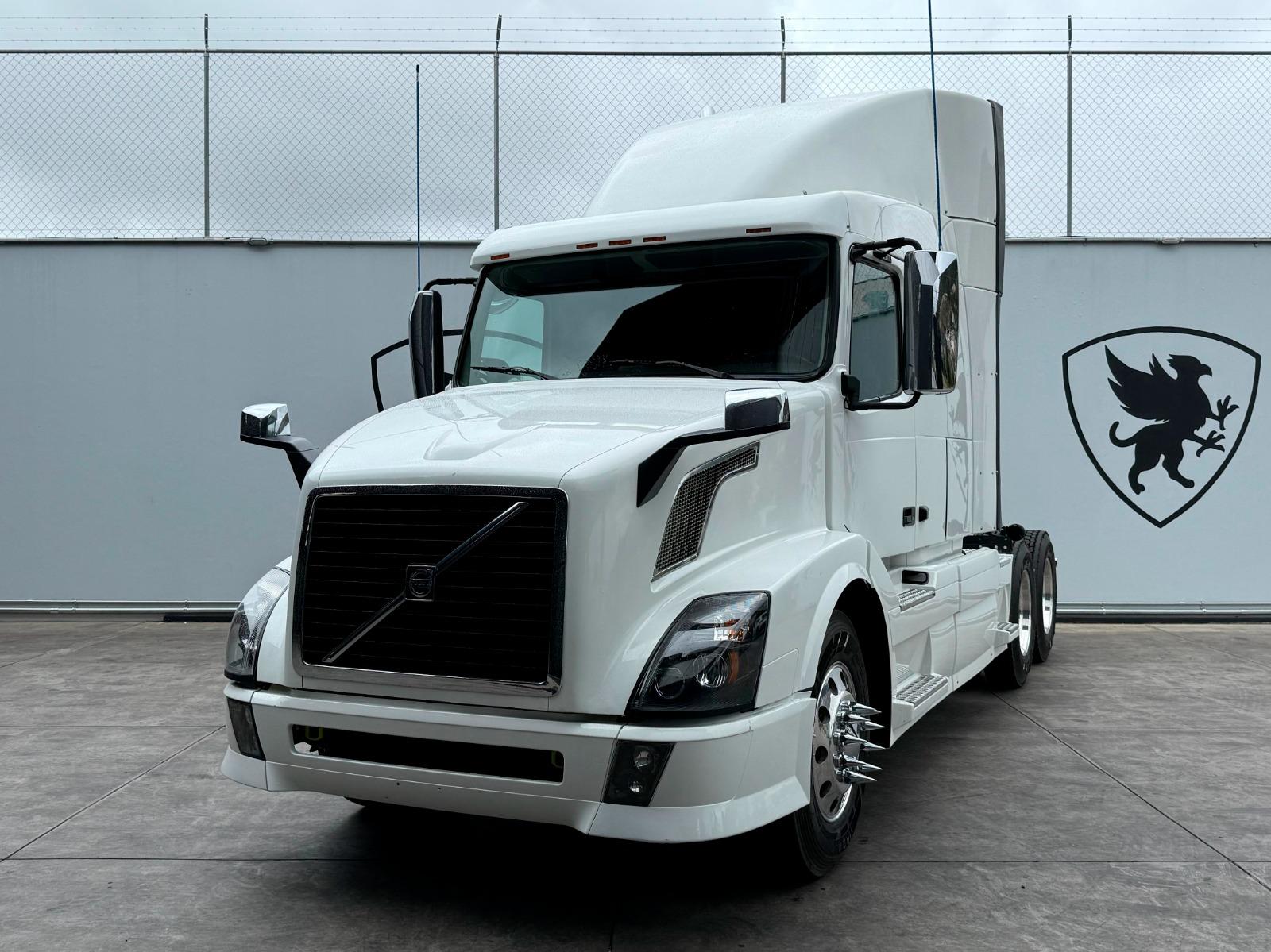 2015 VOLVO TRUCKS VNL 64T 630 - FRONT_DRIVER_SIDE
