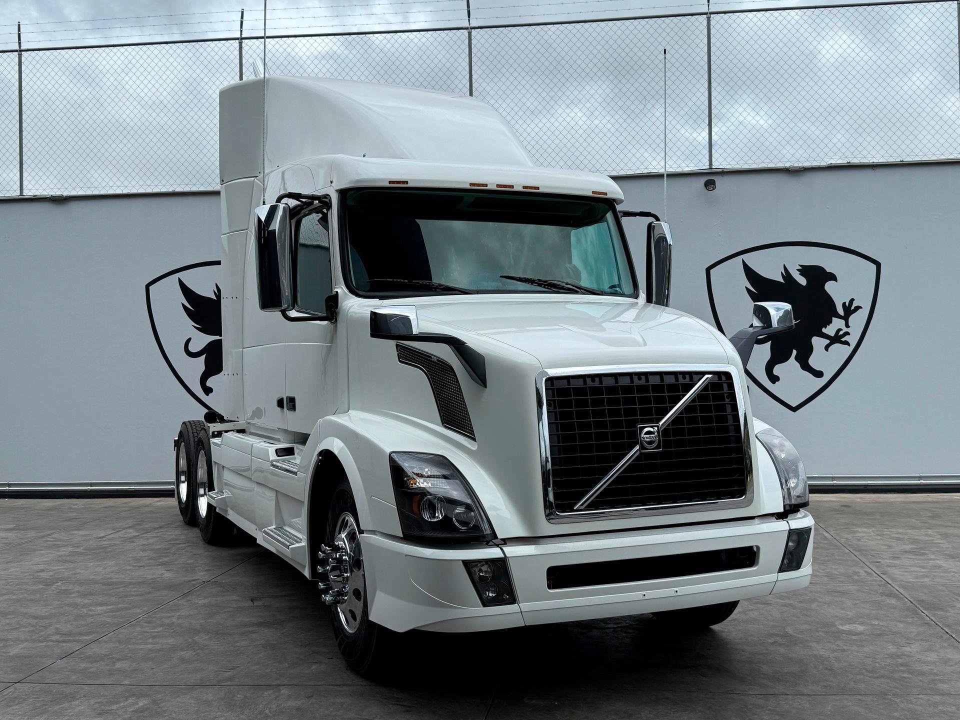 2016 VOLVO TRUCKS VNL 64T 630 - FRONT_PASSENGER_SIDE