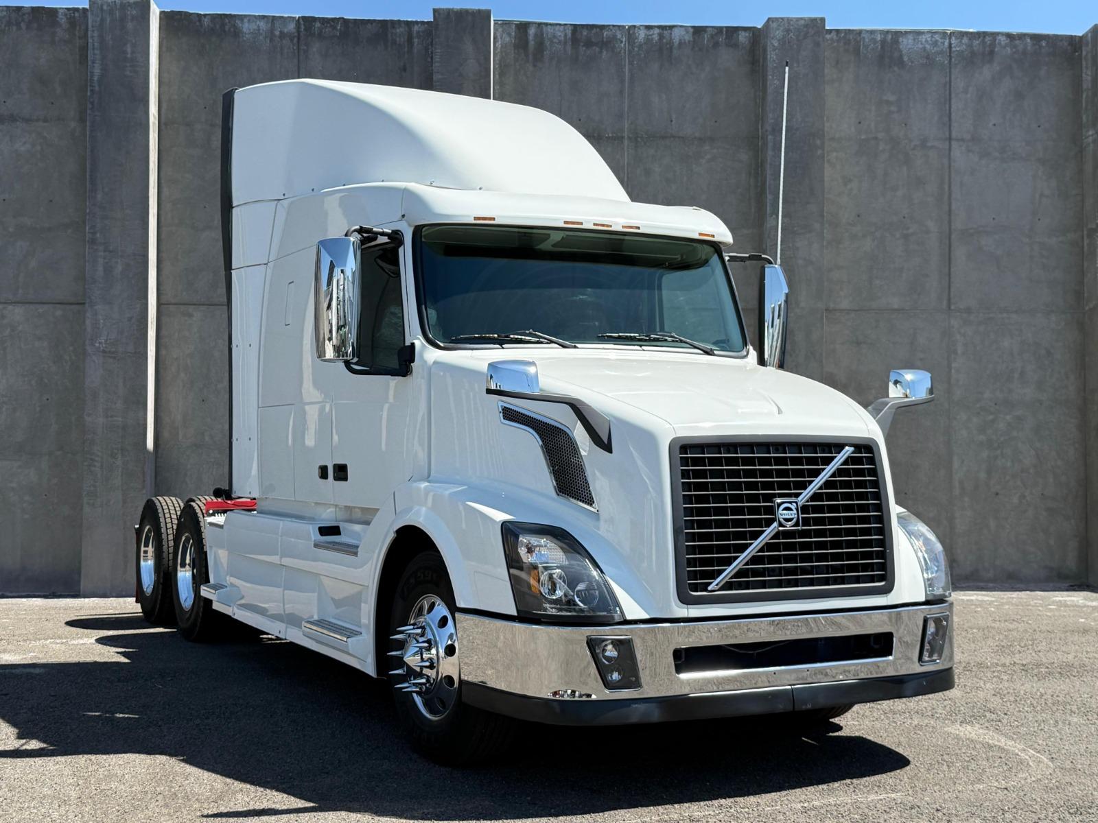 2015 VOLVO TRUCKS VNL 64T 630 - FRONT_PASSENGER_SIDE