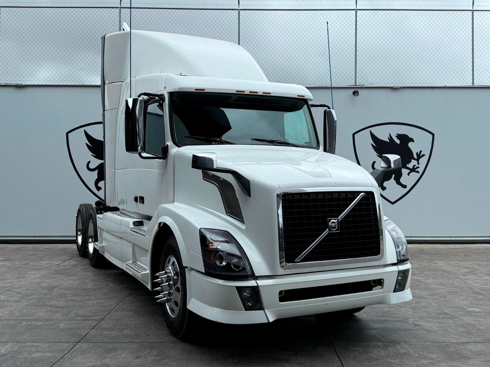 2015 VOLVO TRUCKS VNL 64T 630 - FRONT_PASSENGER_SIDE