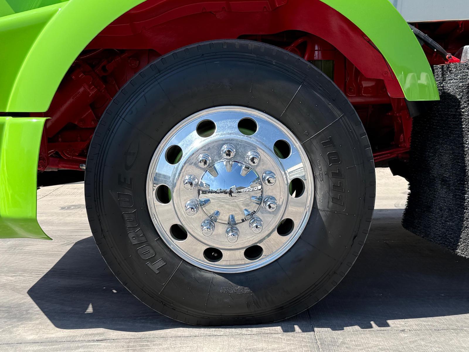 2016 KENWORTH T800 - TIRES