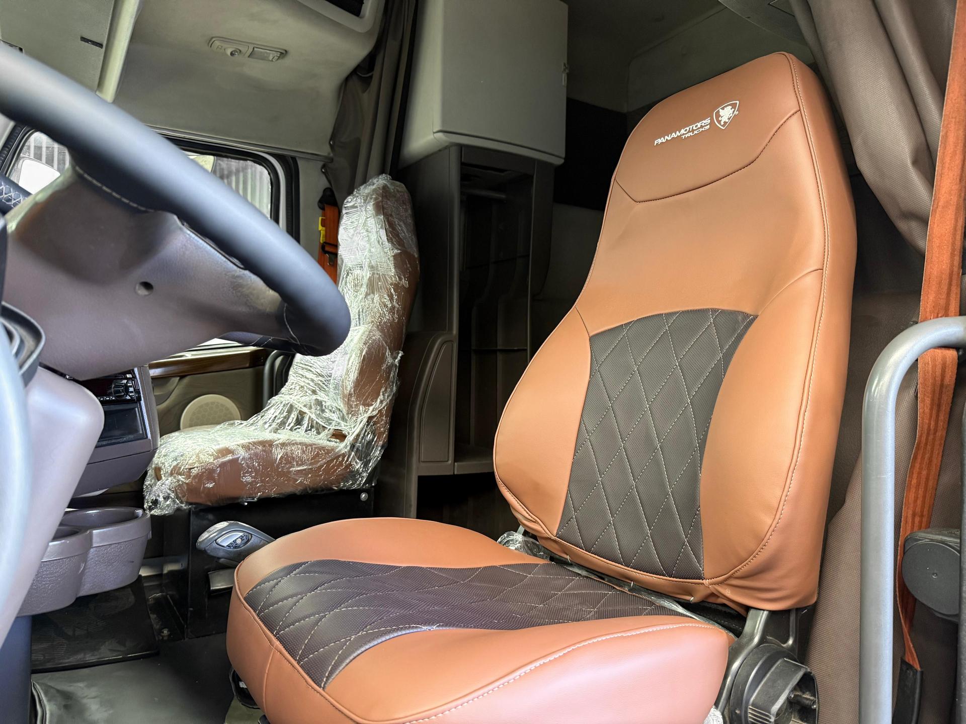 2016 VOLVO TRUCKS VNL 64T 630 - SEATS_REAR