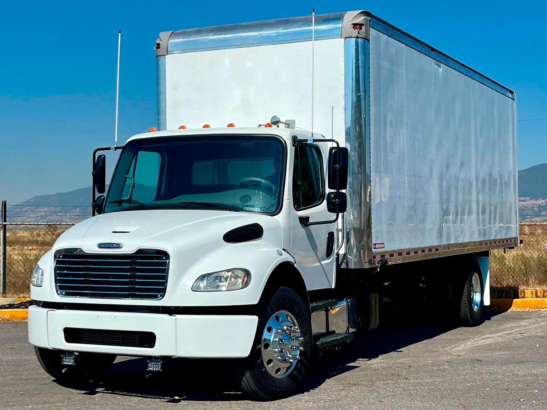 FREIGHTLINER M2