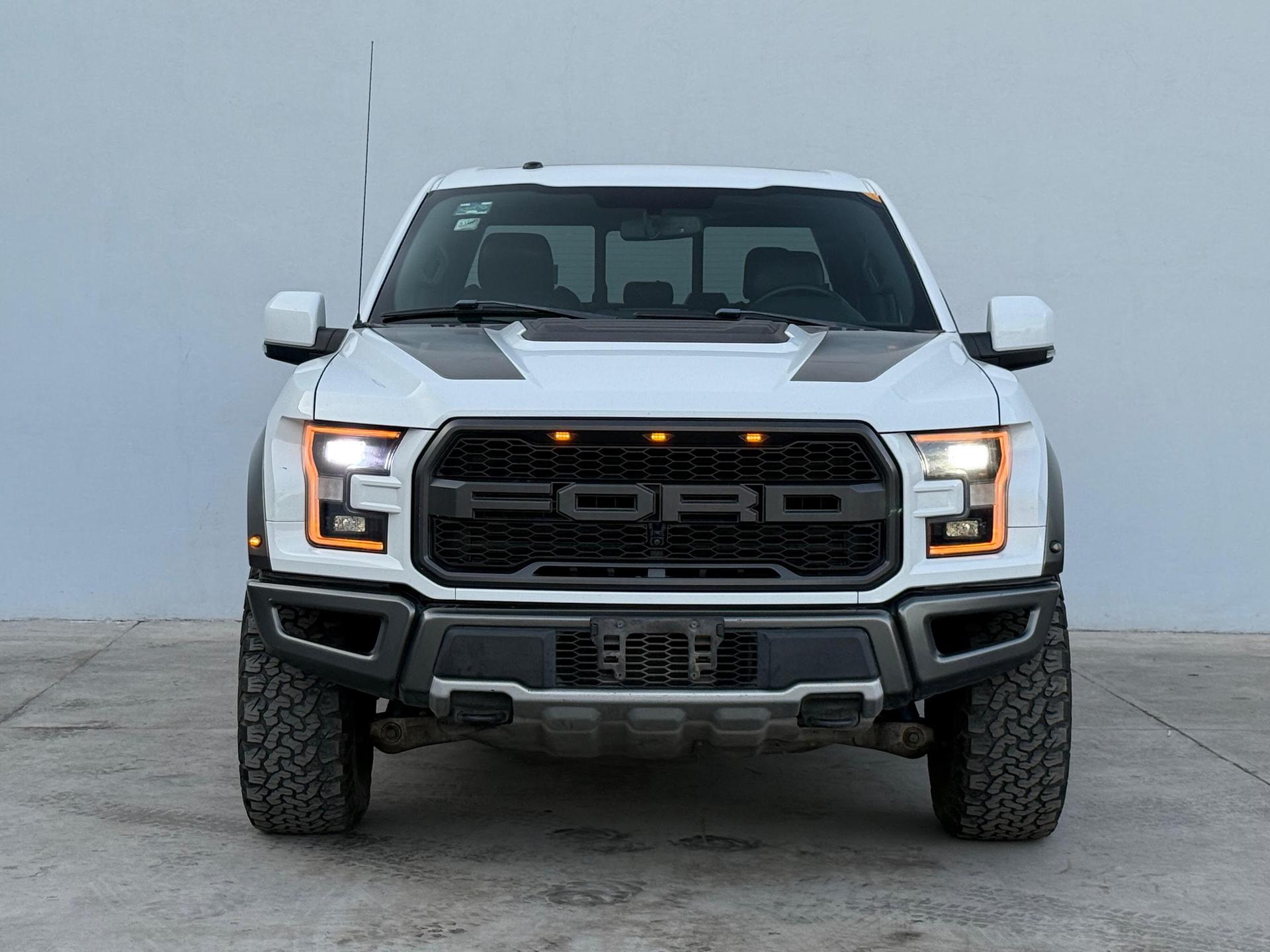 2018 FORD Lobo - FRONT
