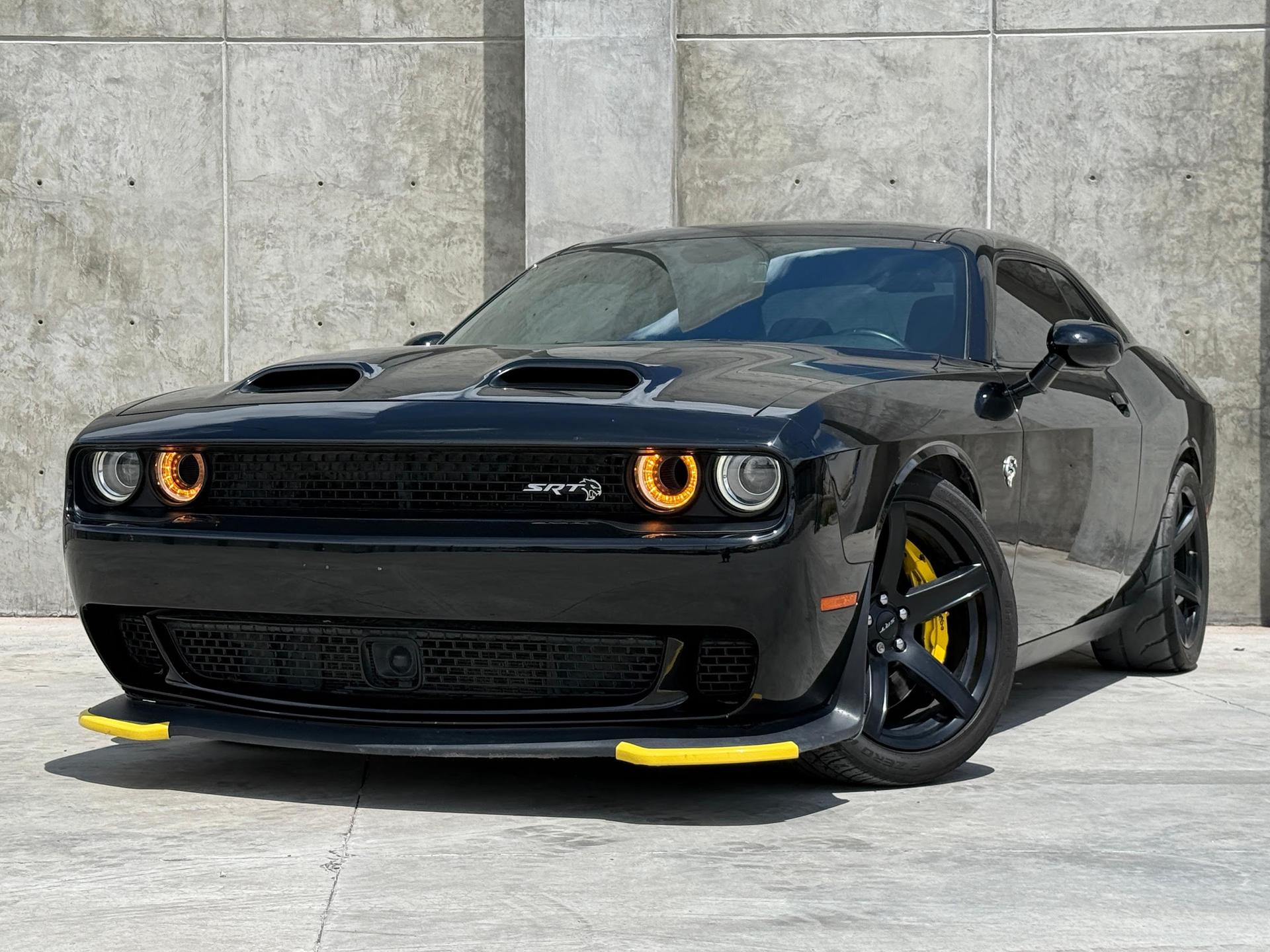 Dosge Challenger SRT Hellcat