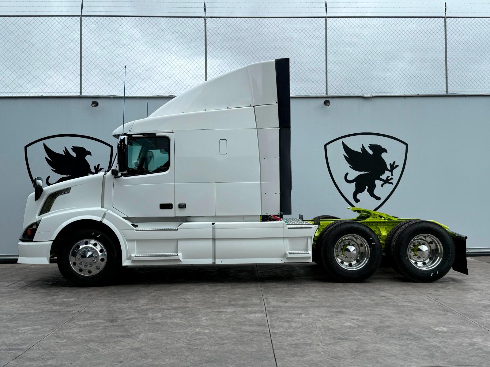 2015 VOLVO TRUCKS VNL 64T 630 - SIDE_LEFT