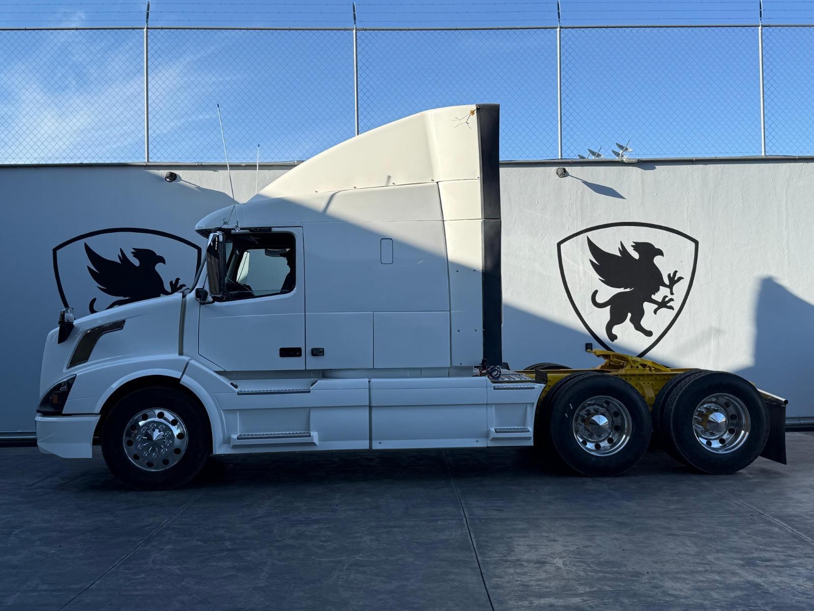 2016 VOLVO TRUCKS VNL 64T 630 - SIDE_LEFT