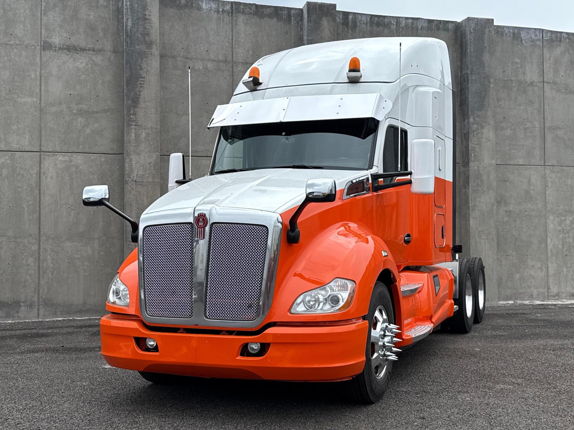 2020 KENWORTH T680 - FRONT_DRIVER_SIDE