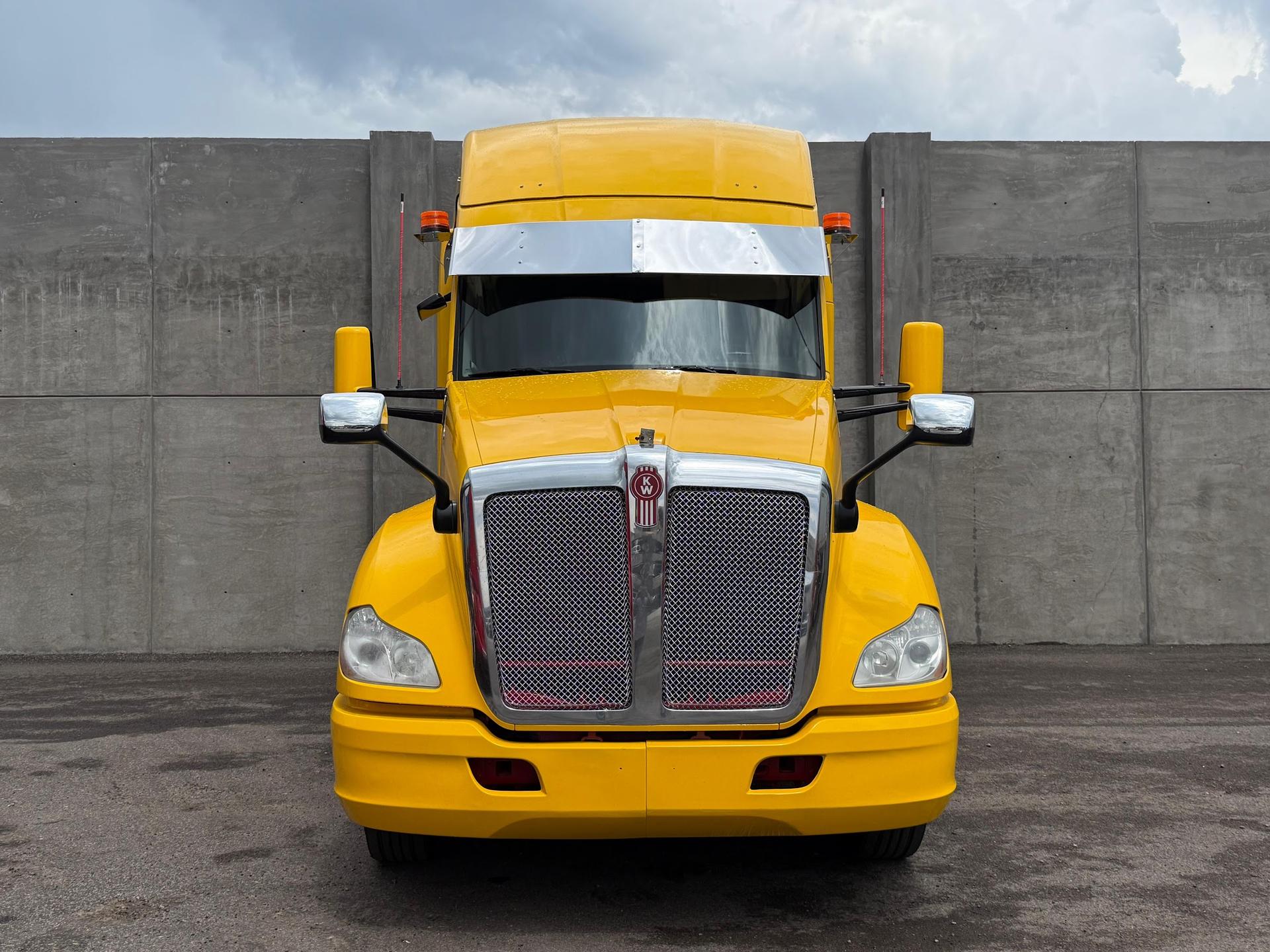 2020 KENWORTH T680 - FRONT