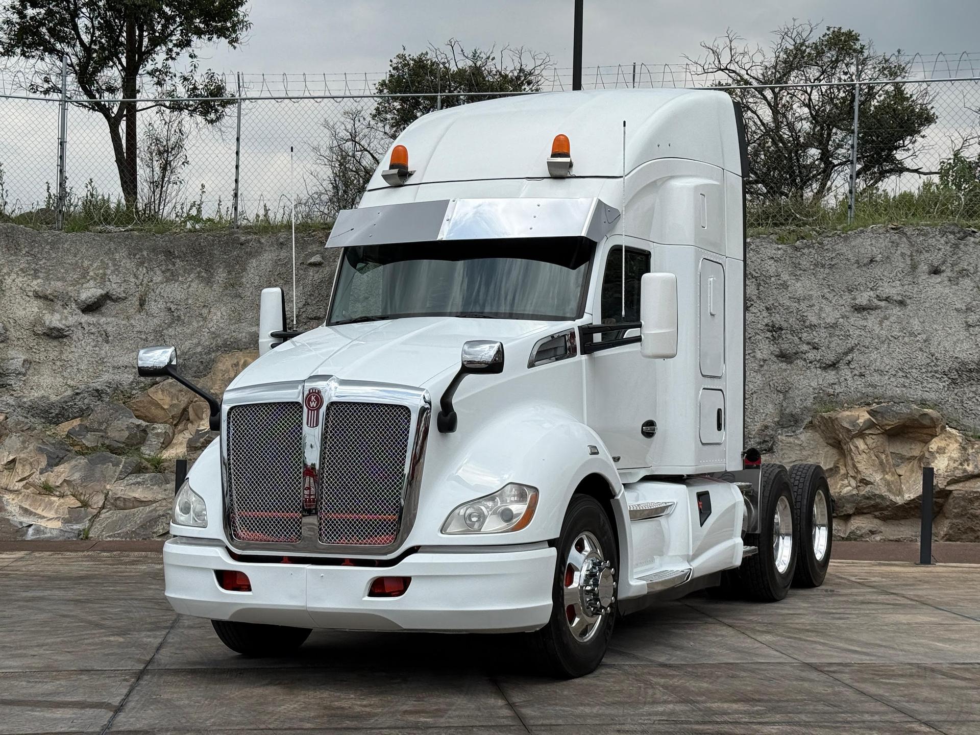 2020 KENWORTH T680 - FRONT_DRIVER_SIDE