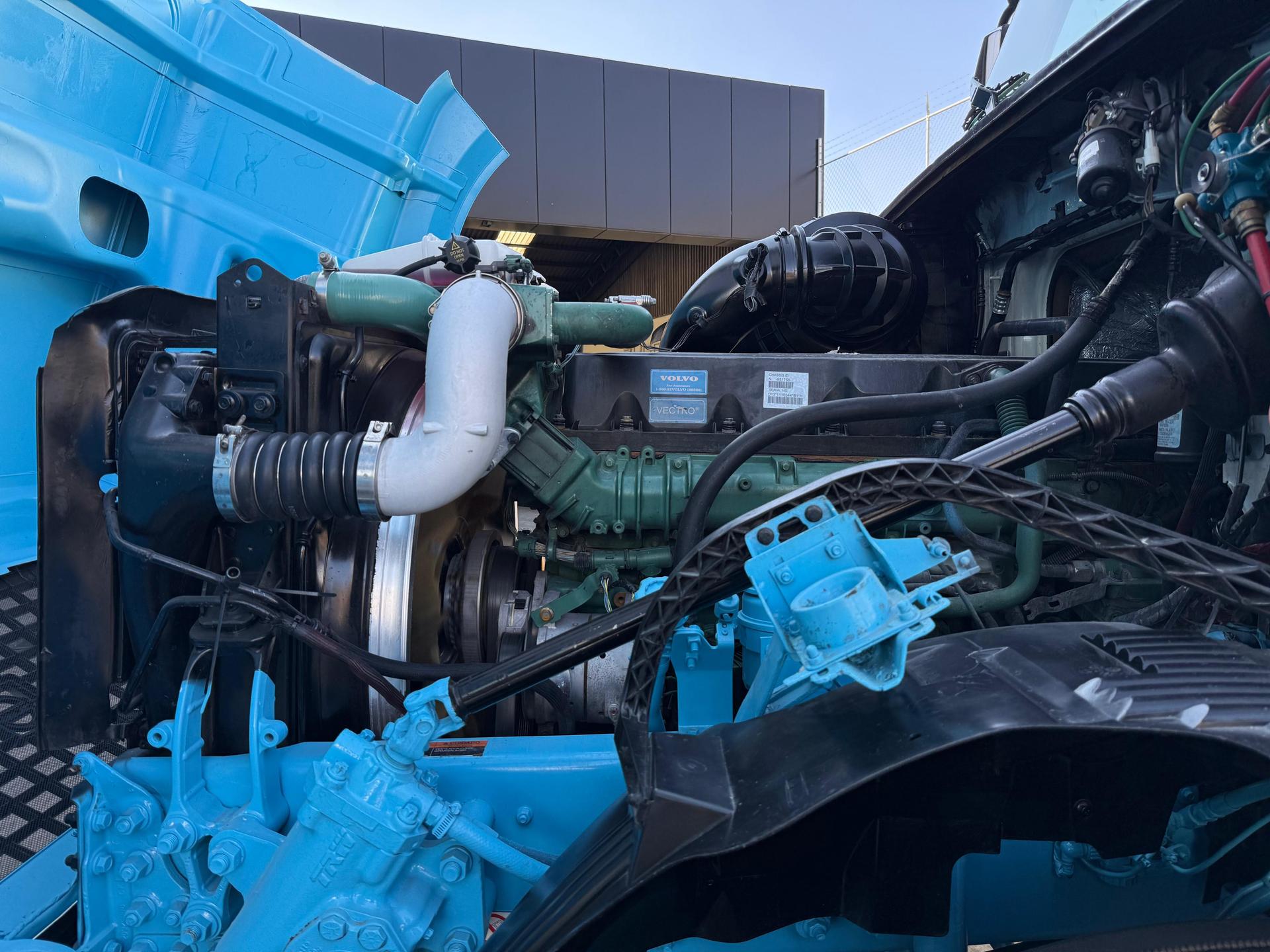 2016 VOLVO TRUCKS VNL 64T 630 - ENGINE