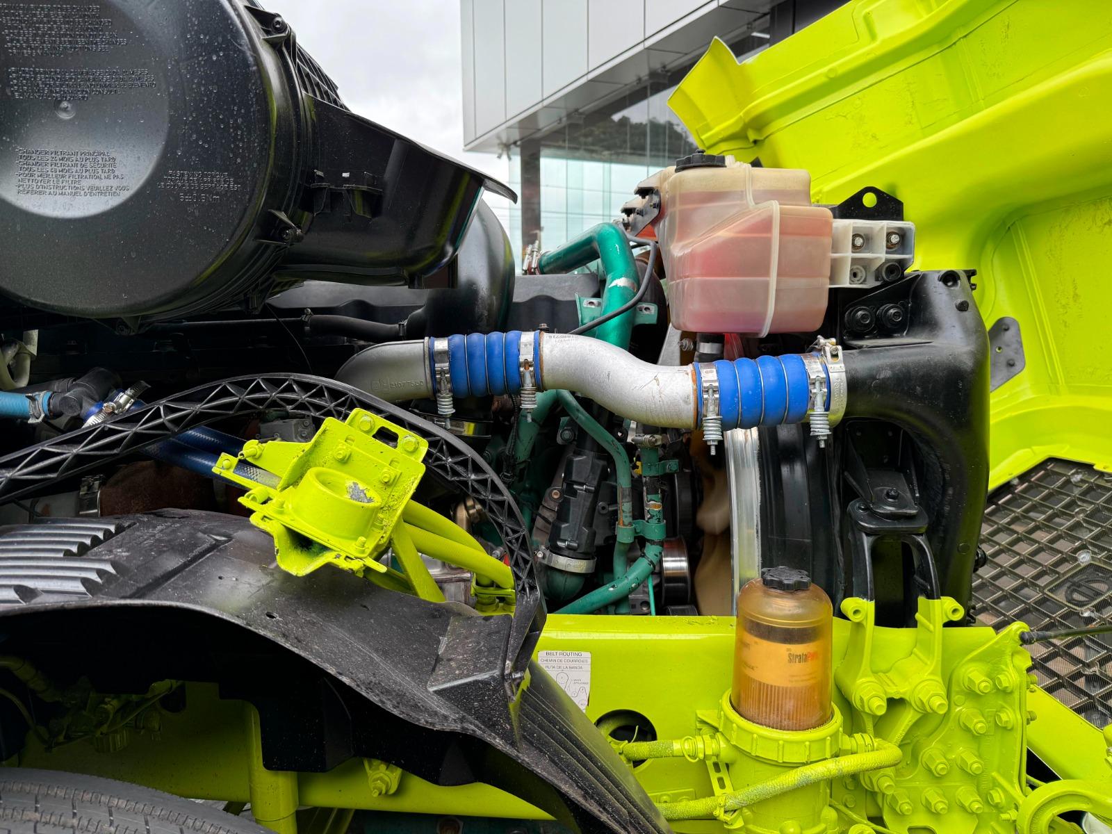 2015 VOLVO TRUCKS VNL 64T 630 - ENGINE