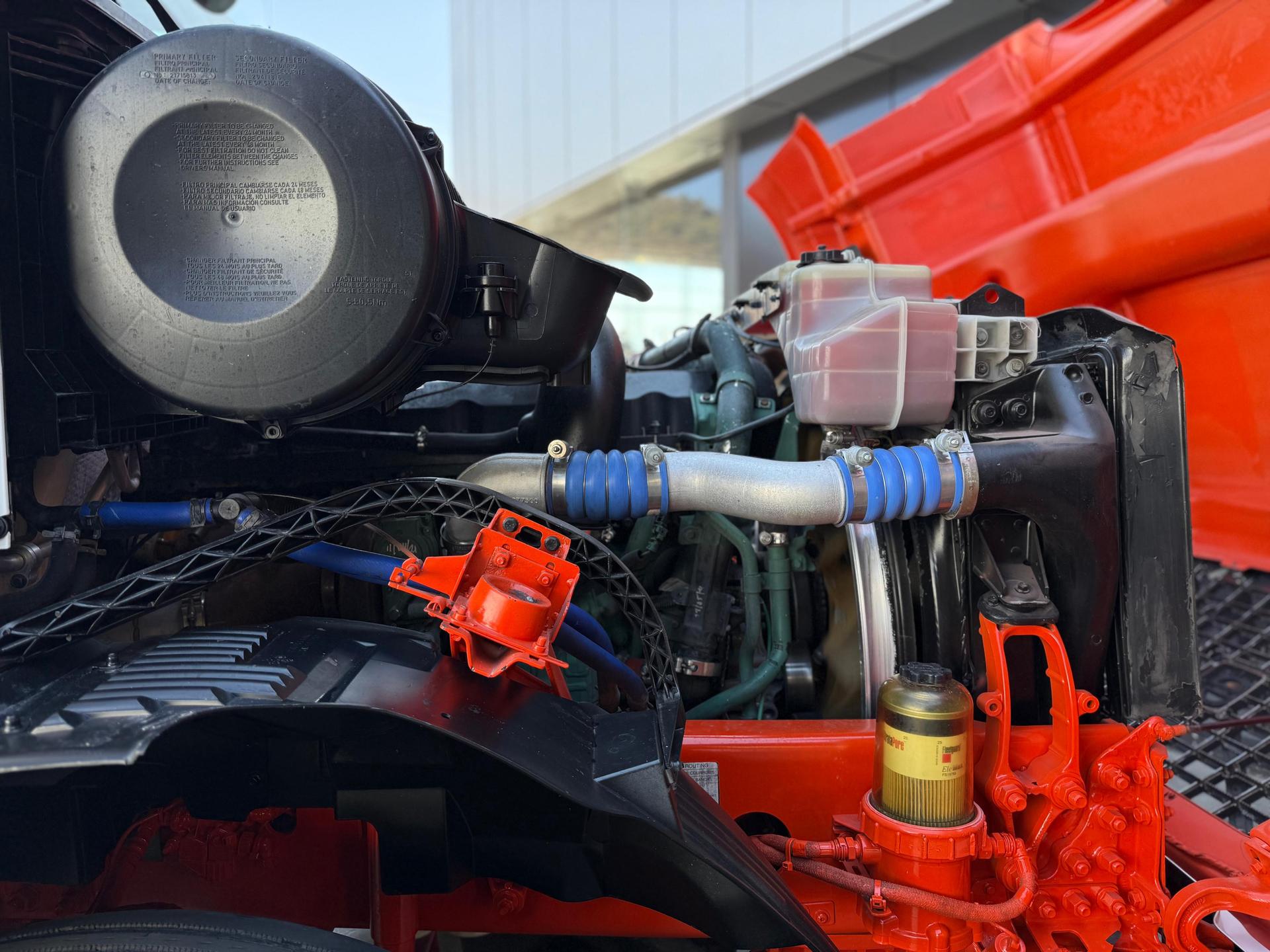 2016 VOLVO TRUCKS VNL 64T 630 - ENGINE