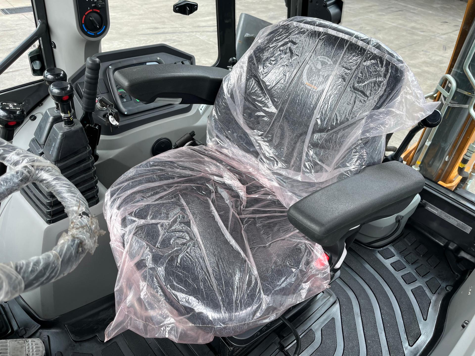 2025 CASE 570 SV - SEATS_FRONT