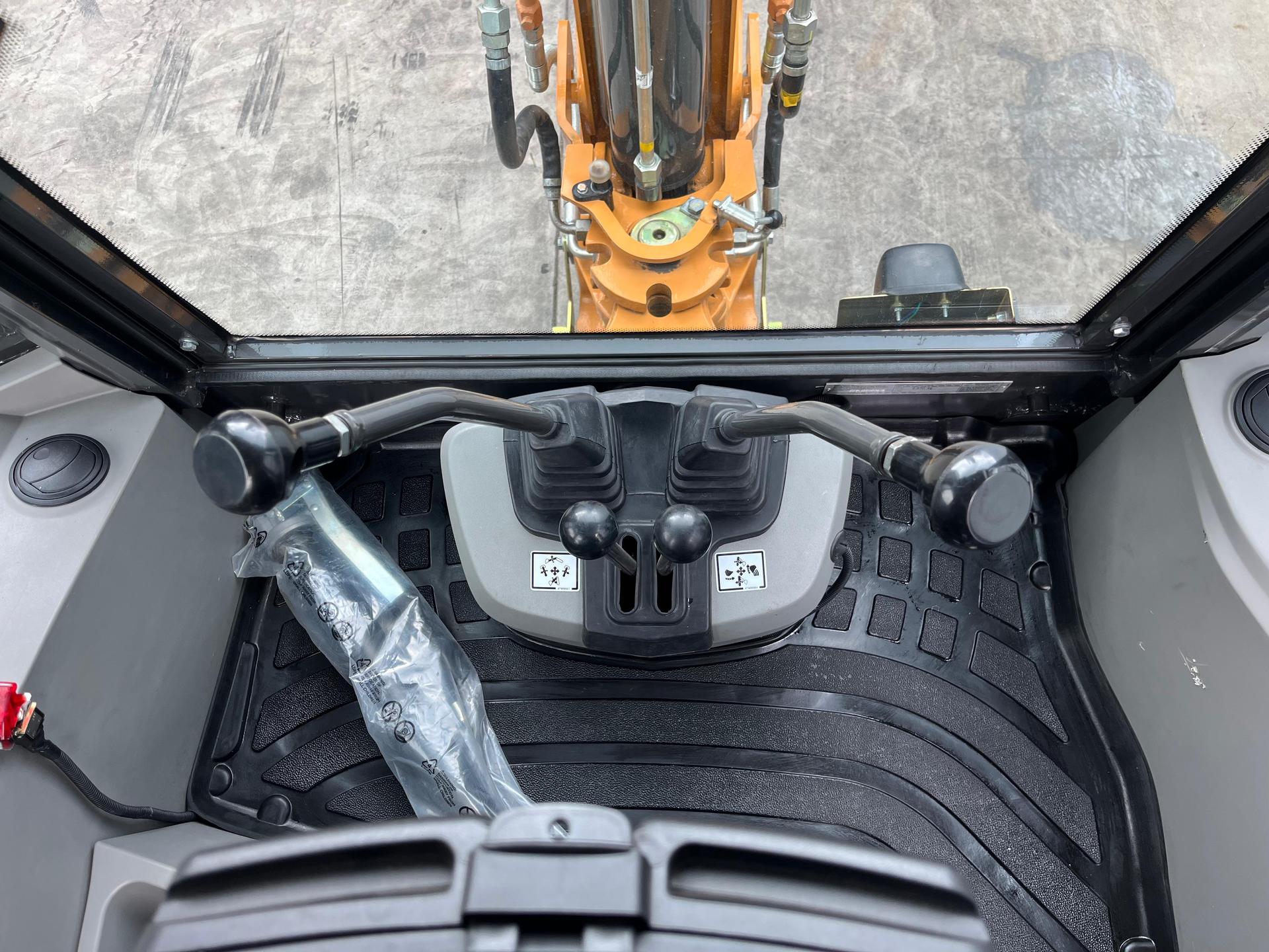 2025 CASE 570 SV - IMPERFECTIONS