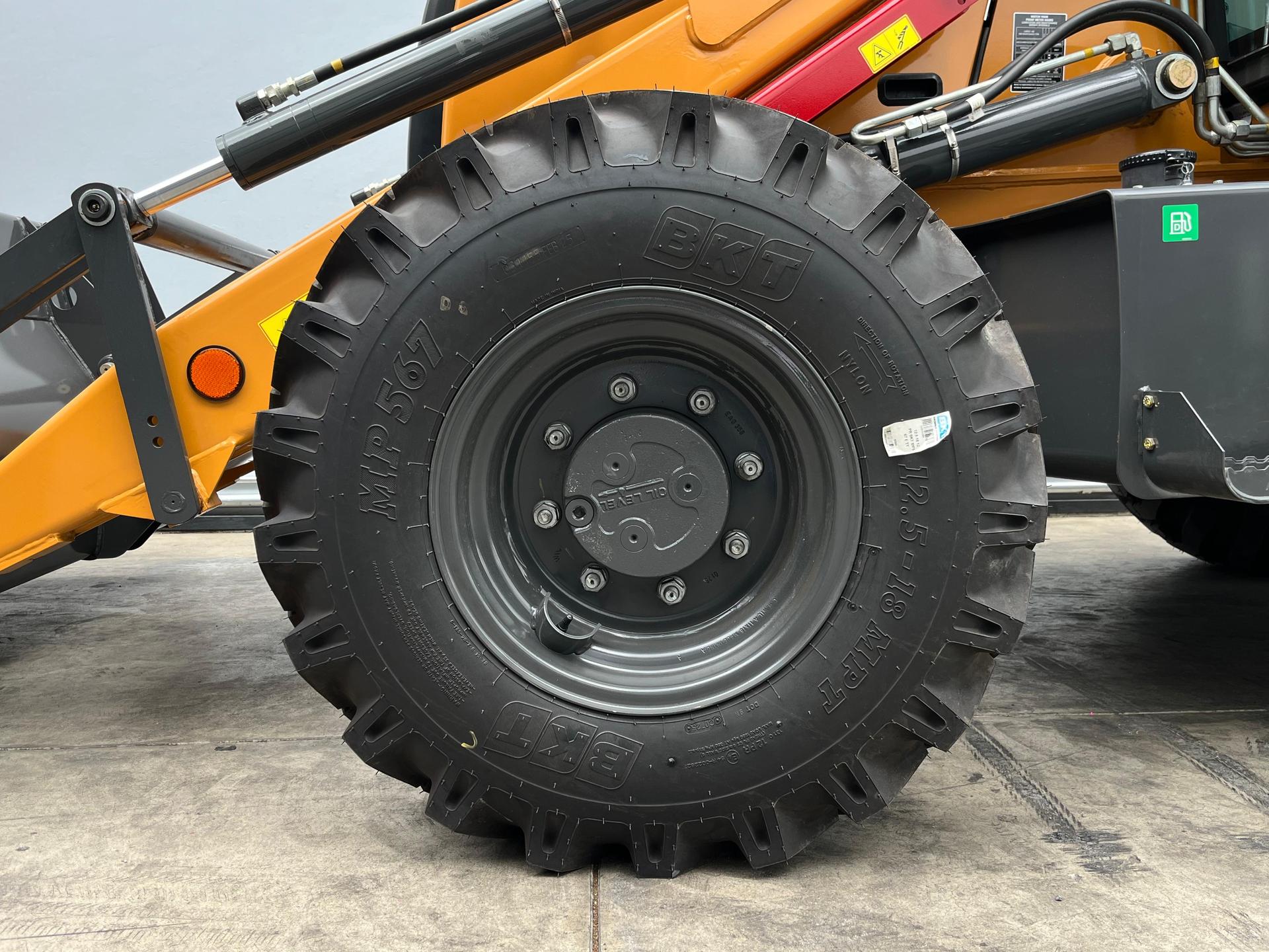 2025 CASE 570 SV - TIRES