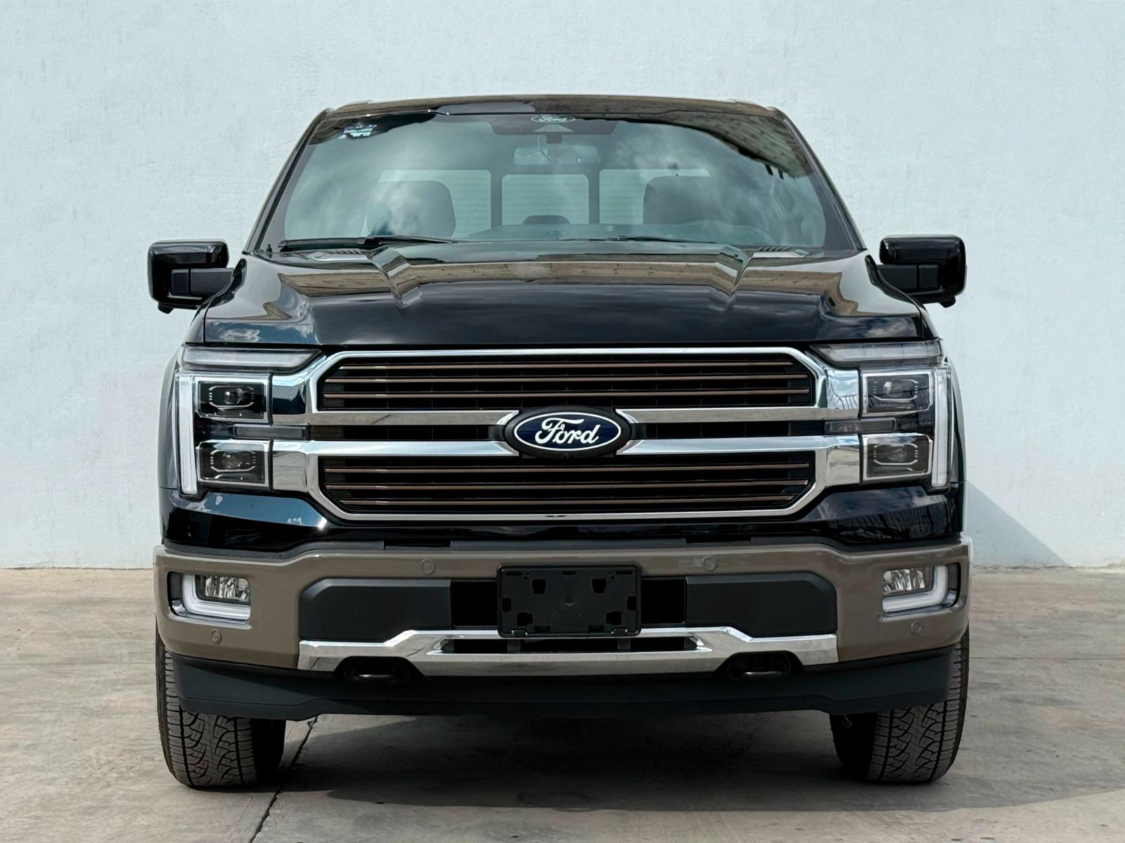 2026 FORD Lobo - FRONT