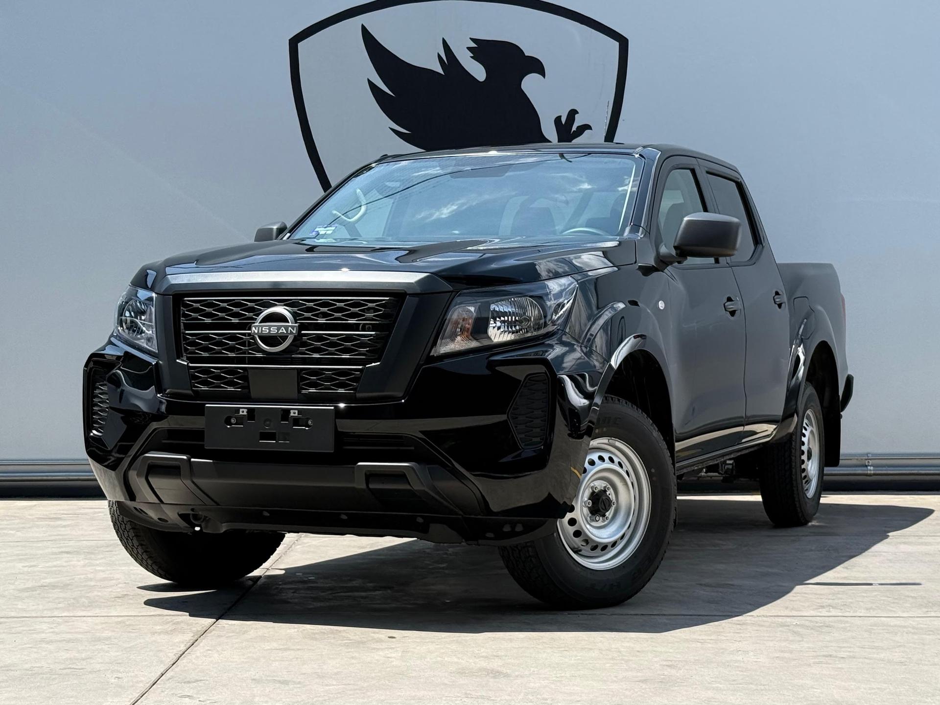 NISSAN Frontier SE
