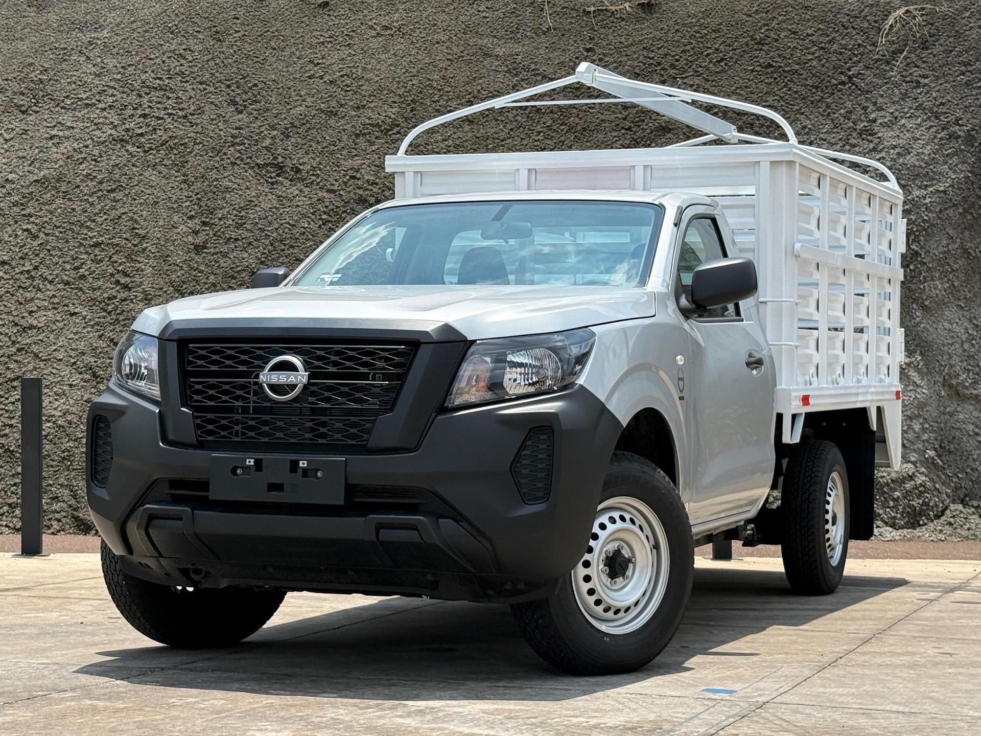 NISSAN NP300