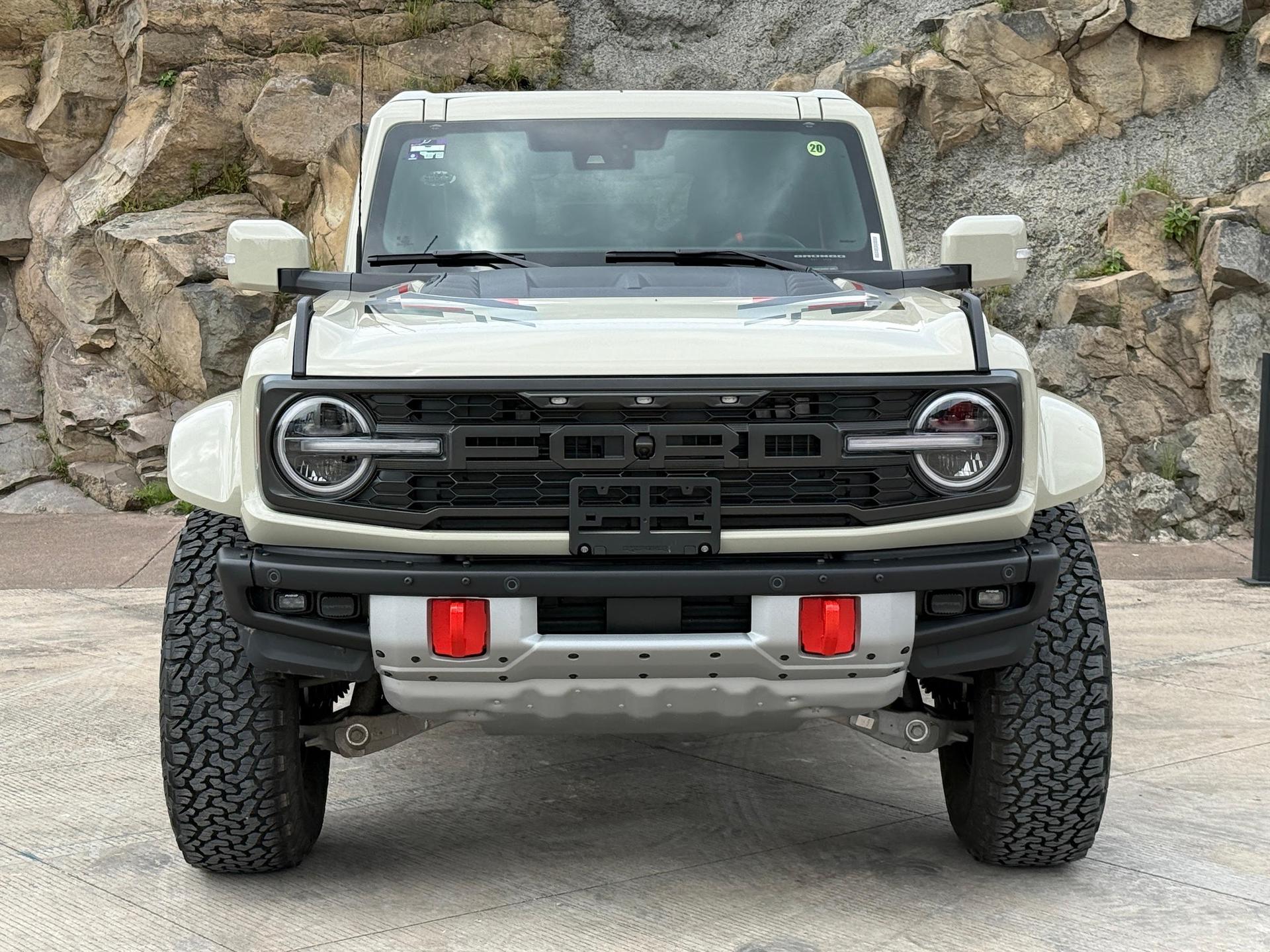 2026 FORD Bronco - FRONT
