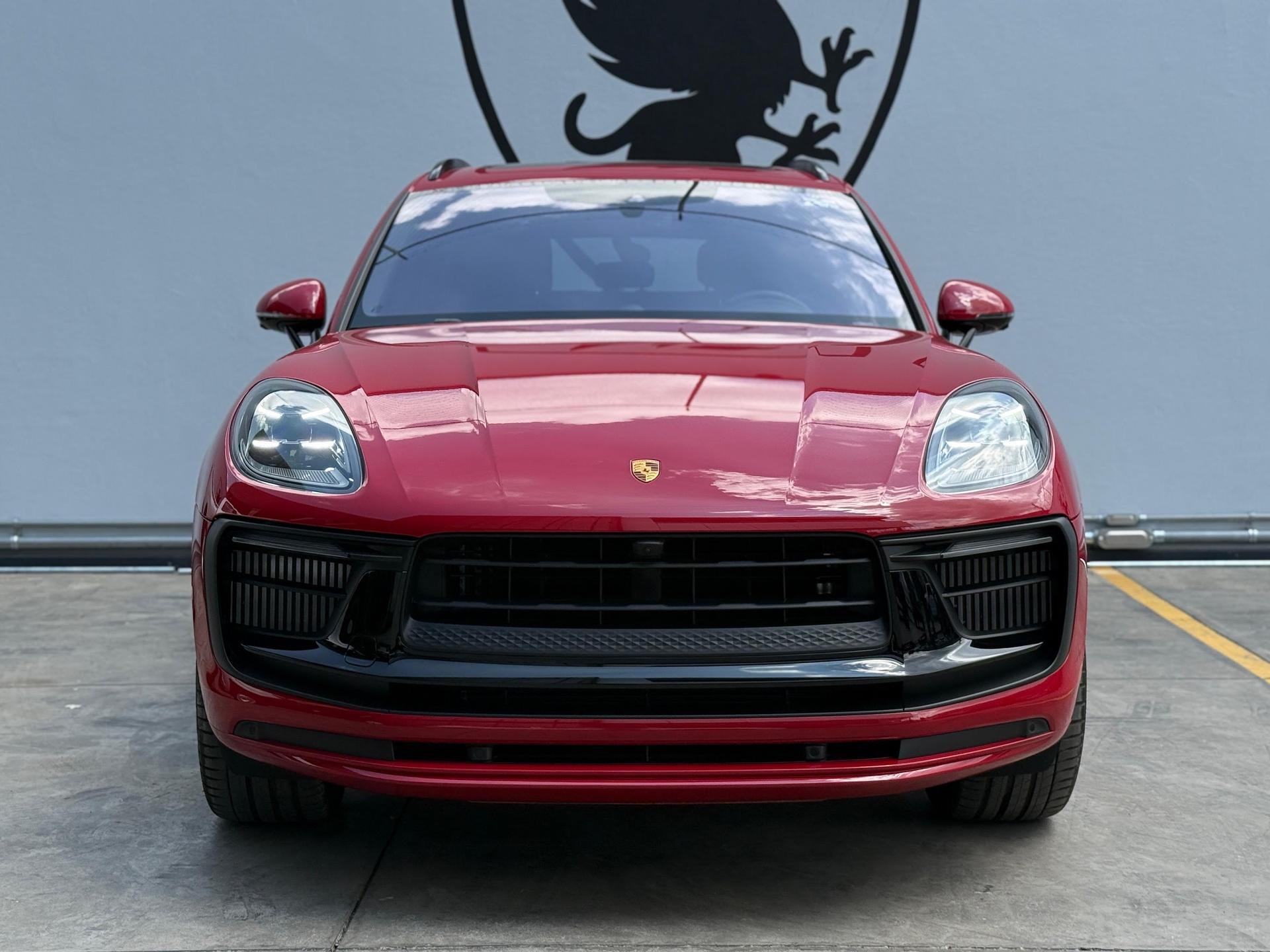 2026 PORSCHE Macan - FRONT