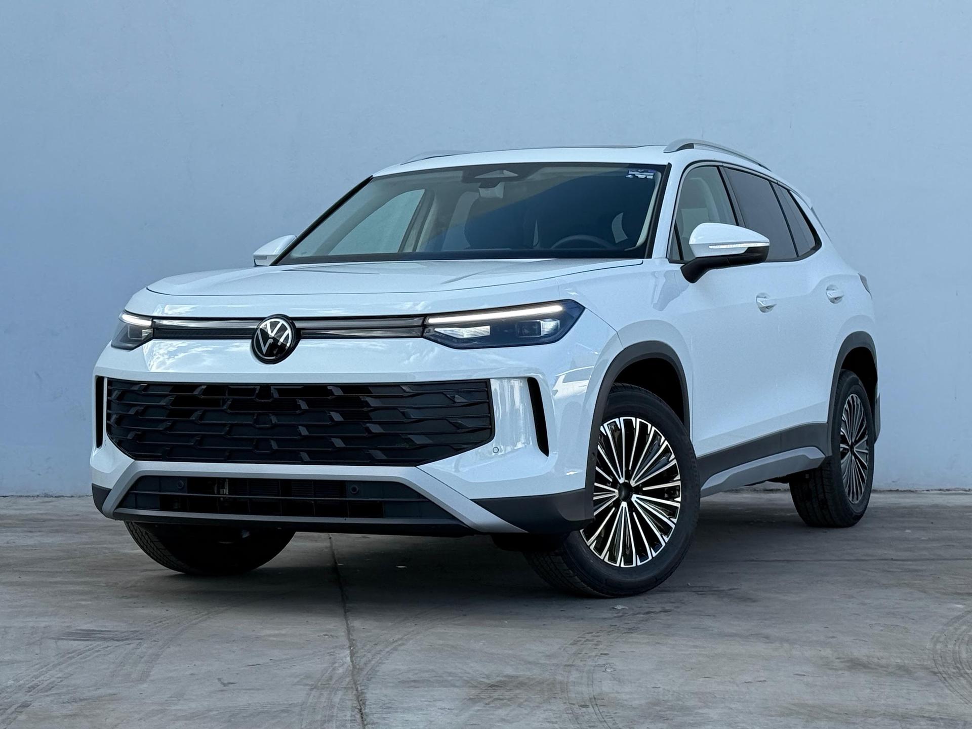 2026 VOLKSWAGEN Tiguan Comfortline - FRONT_DRIVER_SIDE
