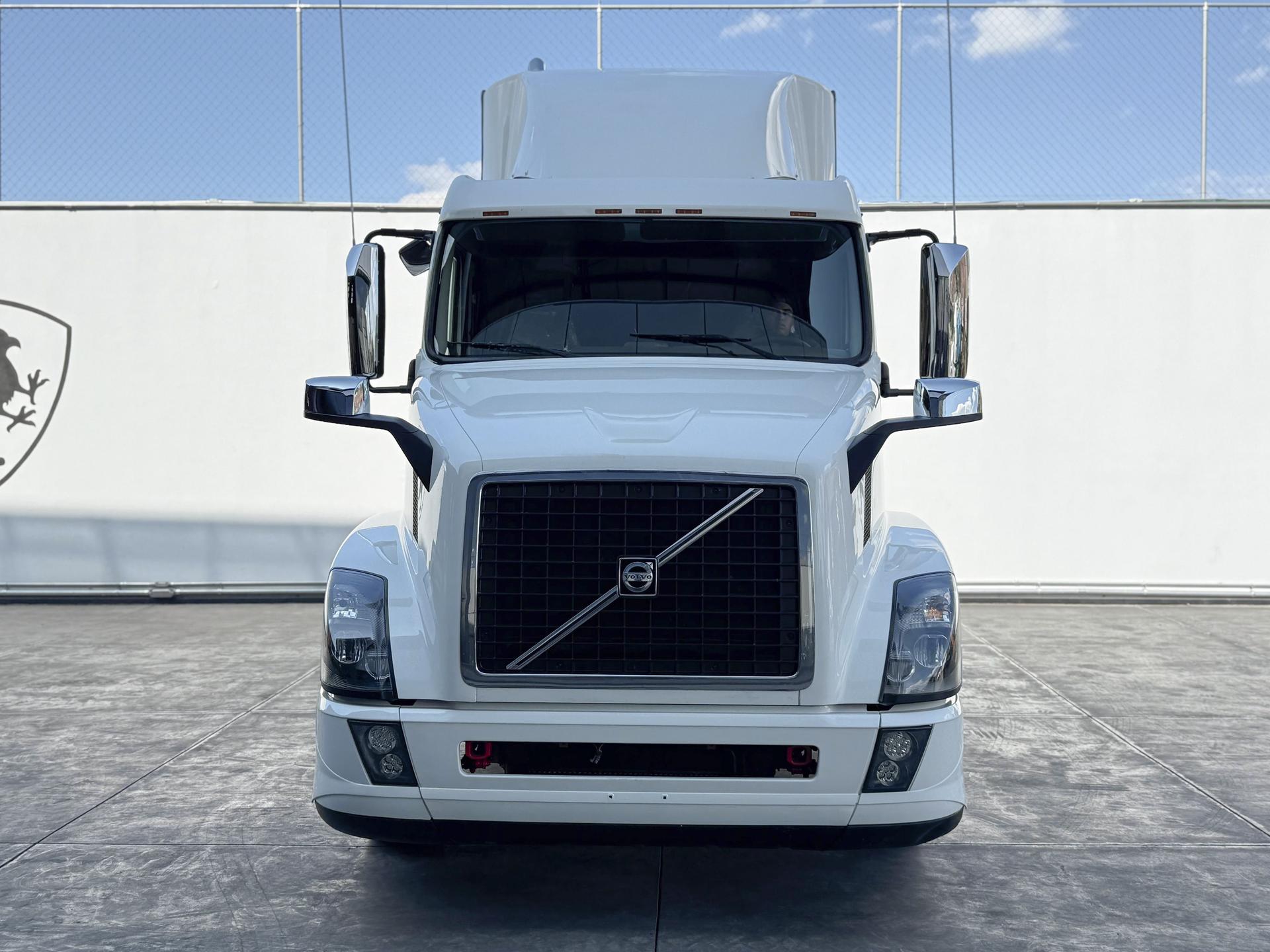 2016 VOLVO TRUCKS VNL 64T 630 - FRONT