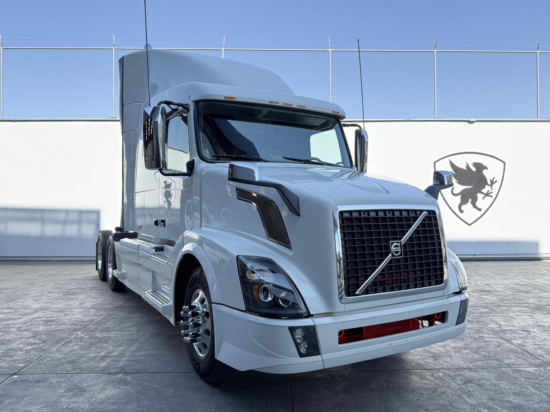2016 VOLVO TRUCKS VNL 64T 630 - FRONT_PASSENGER_SIDE