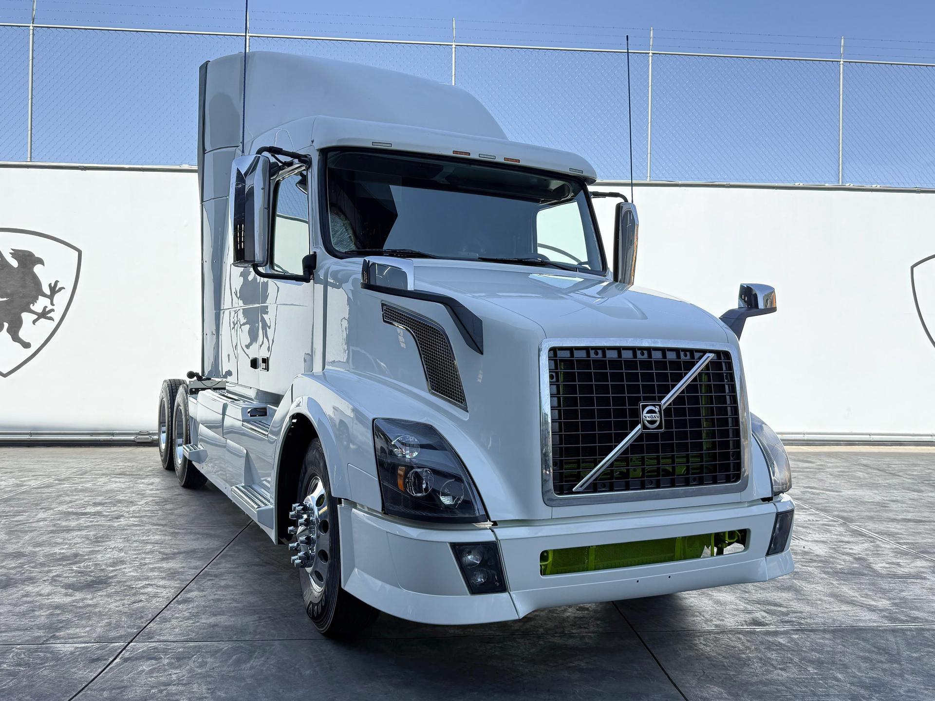 2016 VOLVO TRUCKS VNL 64T 630 - FRONT_PASSENGER_SIDE