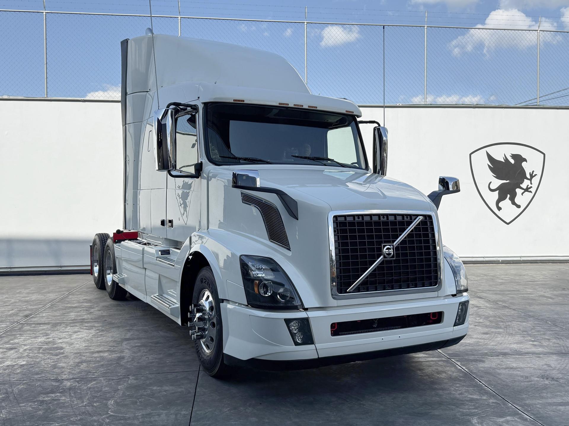 2016 VOLVO TRUCKS VNL 64T 630 - FRONT_PASSENGER_SIDE