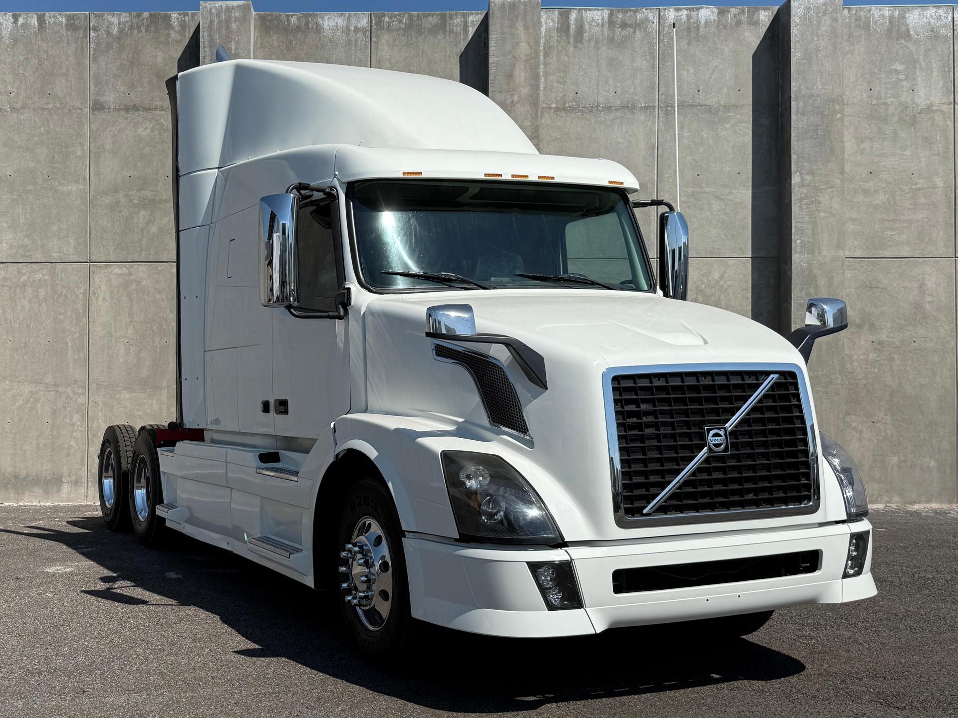 2016 VOLVO TRUCKS VNL 64T 630 - FRONT_PASSENGER_SIDE
