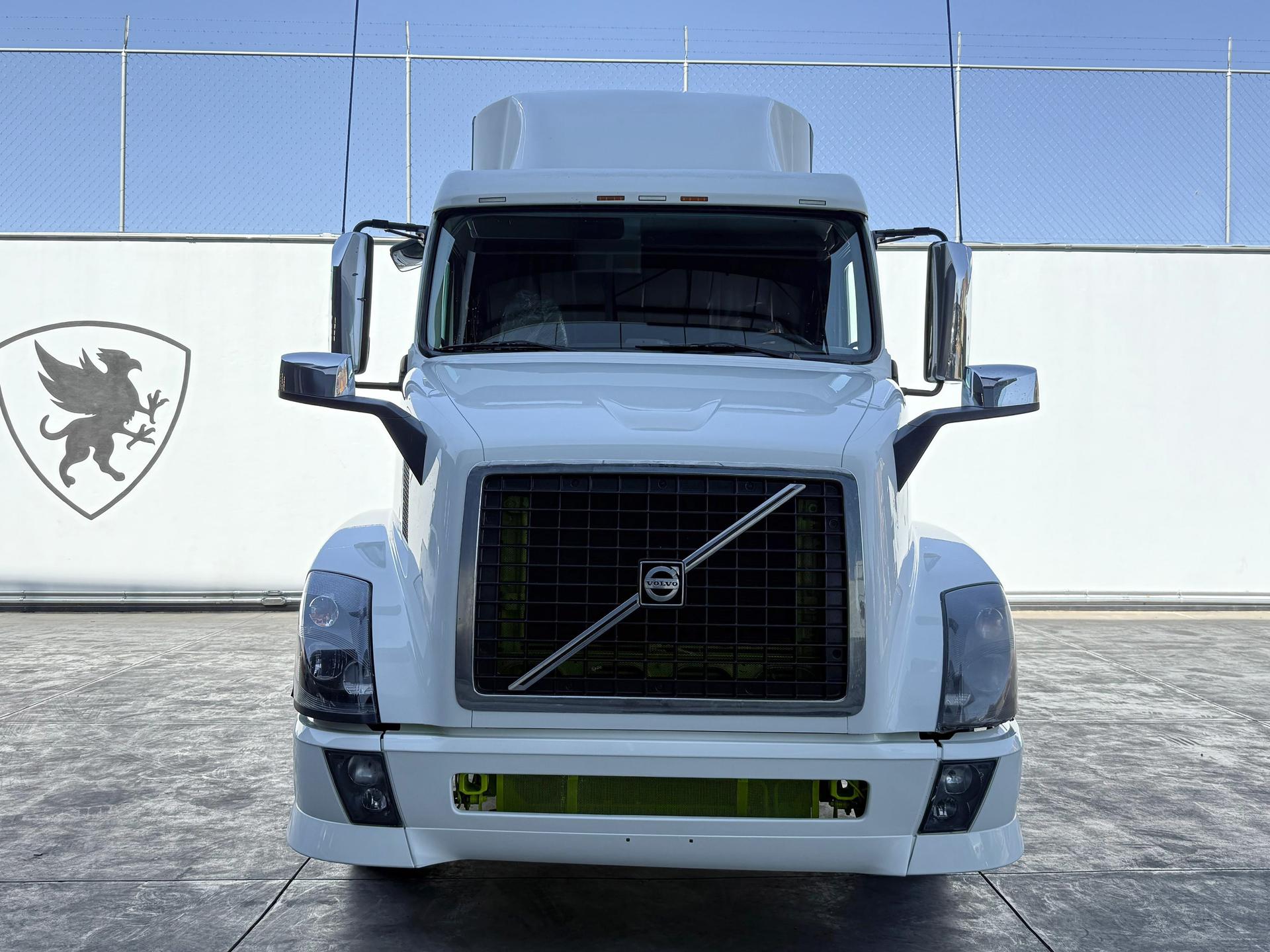2016 VOLVO TRUCKS VNL 64T 630 - FRONT