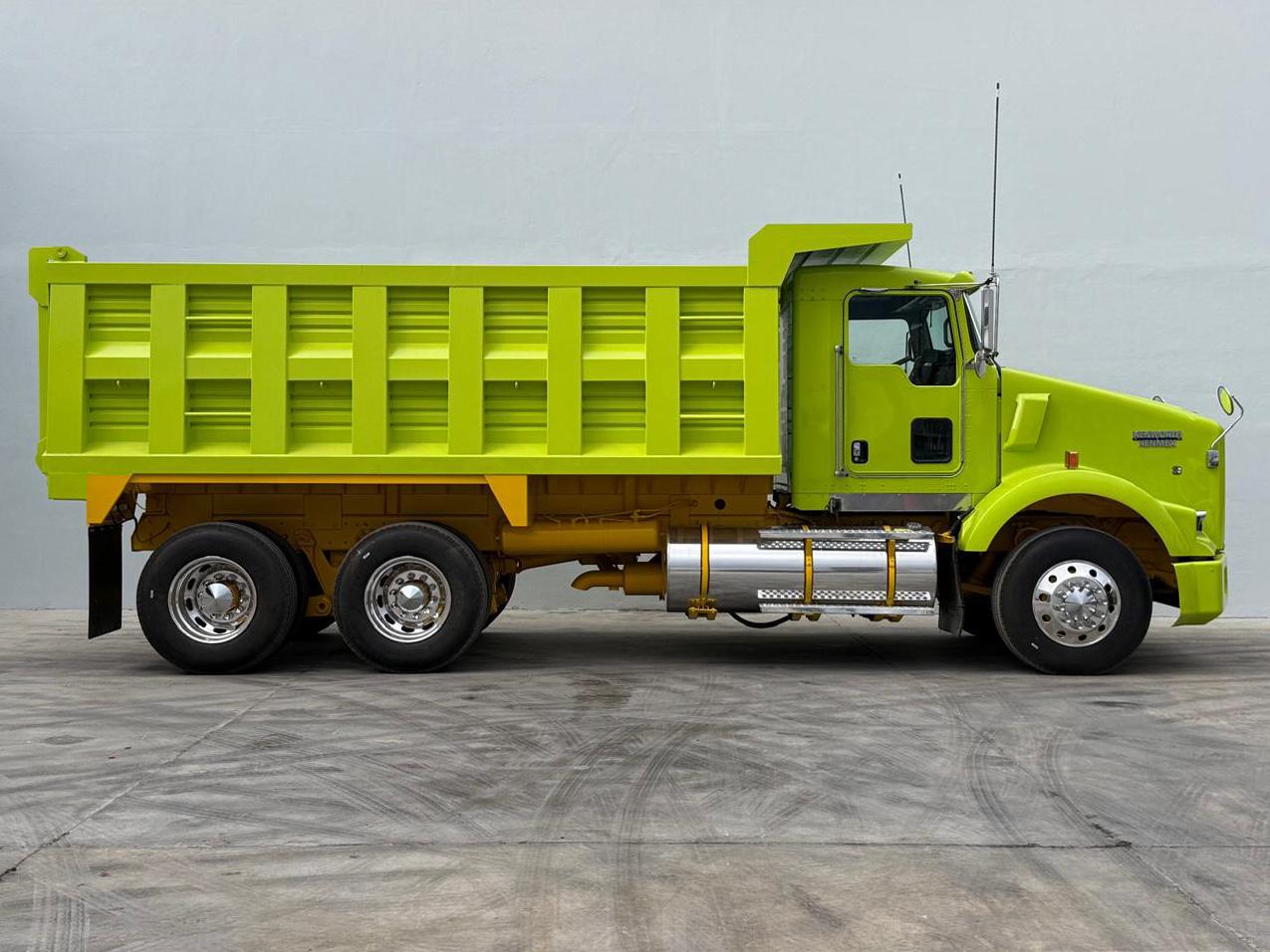 2016 KENWORTH T800 - SIDE_RIGHT