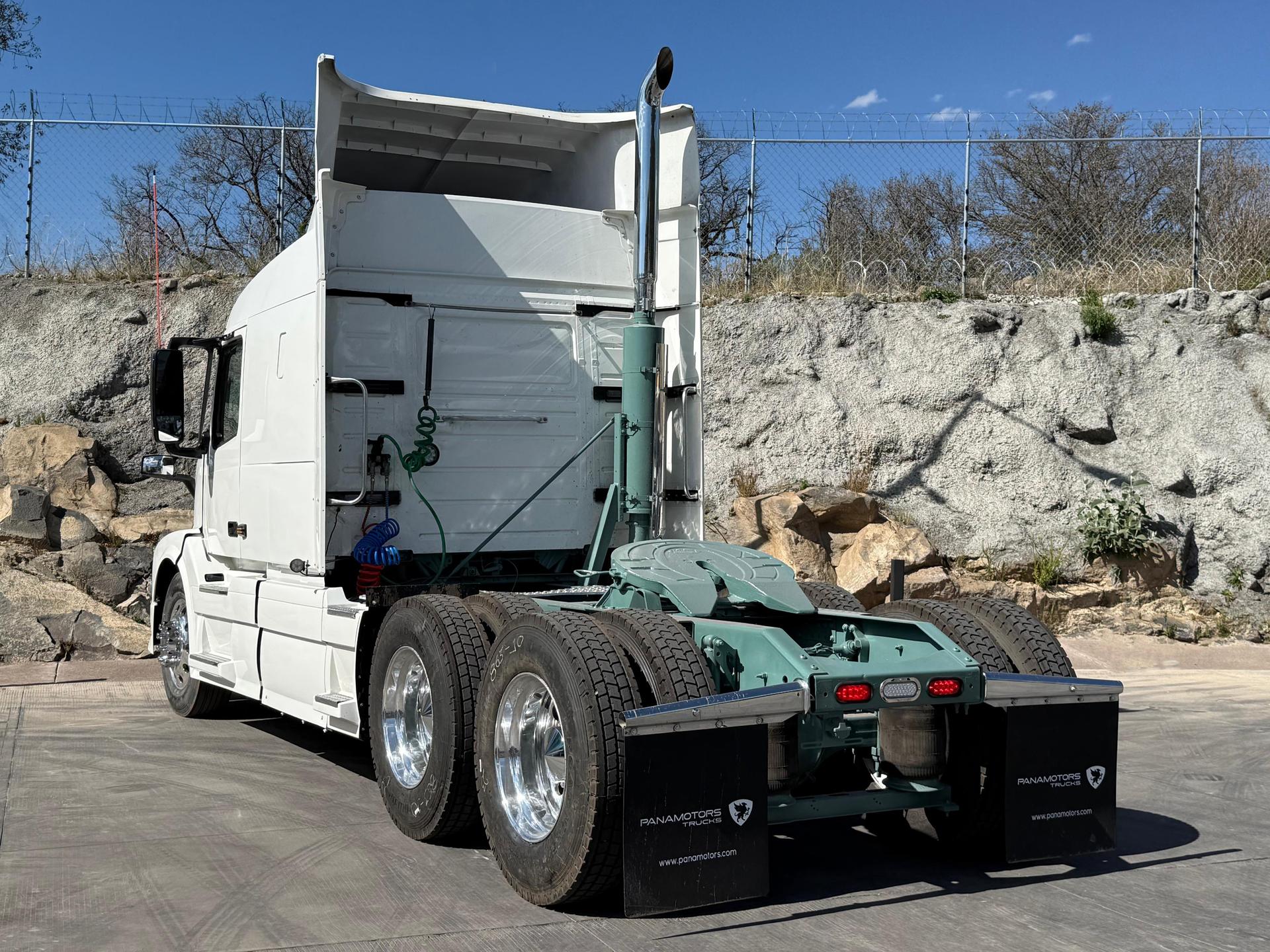 2015 VOLVO TRUCKS VNL 64T 630 - REAR_DRIVER_SIDE