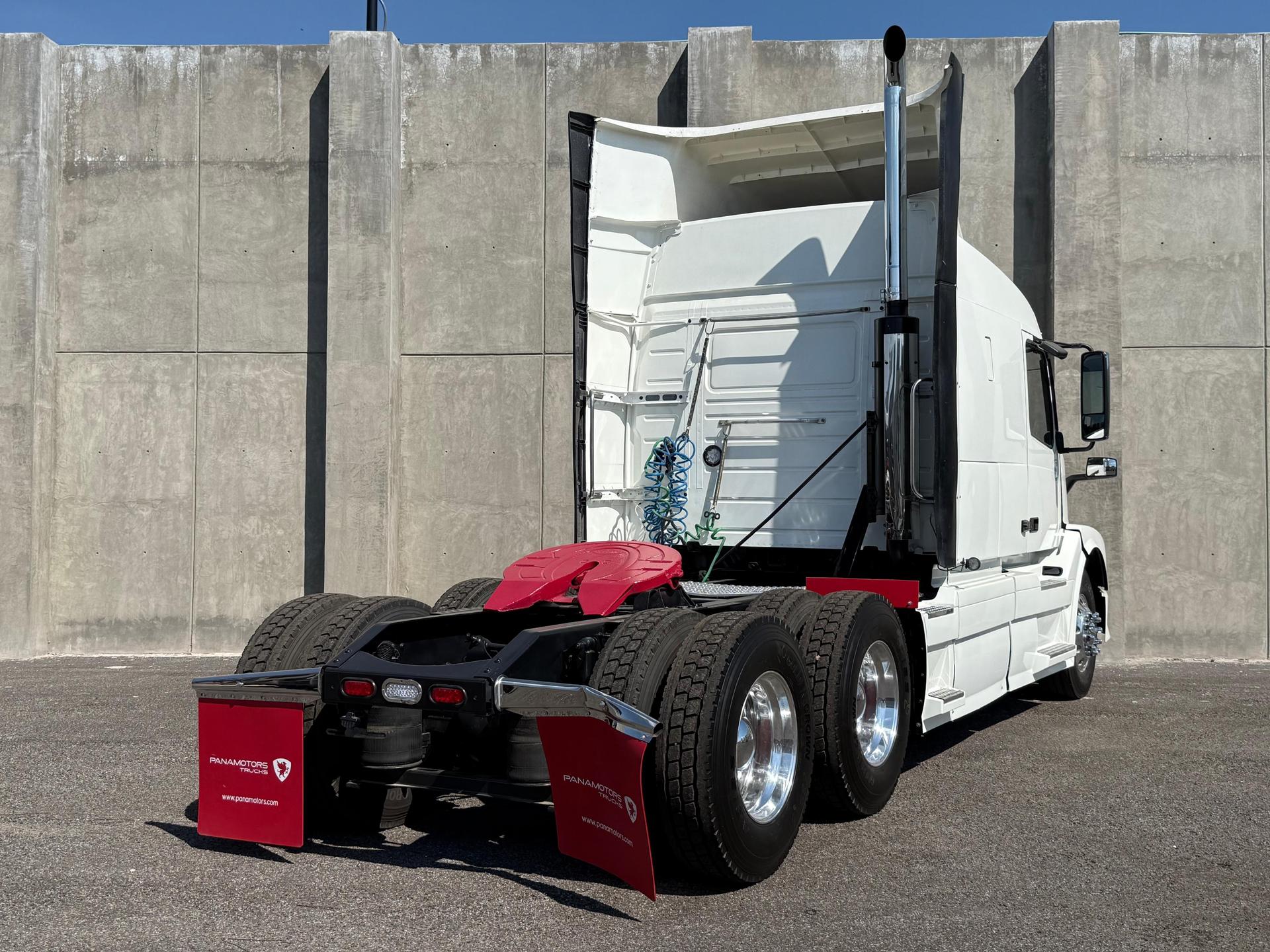 2016 VOLVO TRUCKS VNL 64T 630 - REAR_PASSENGER_SIDE