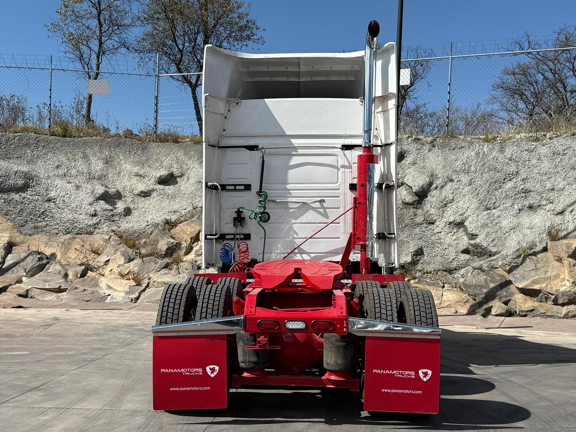 2016 VOLVO TRUCKS VNL 64T 630 - BACK