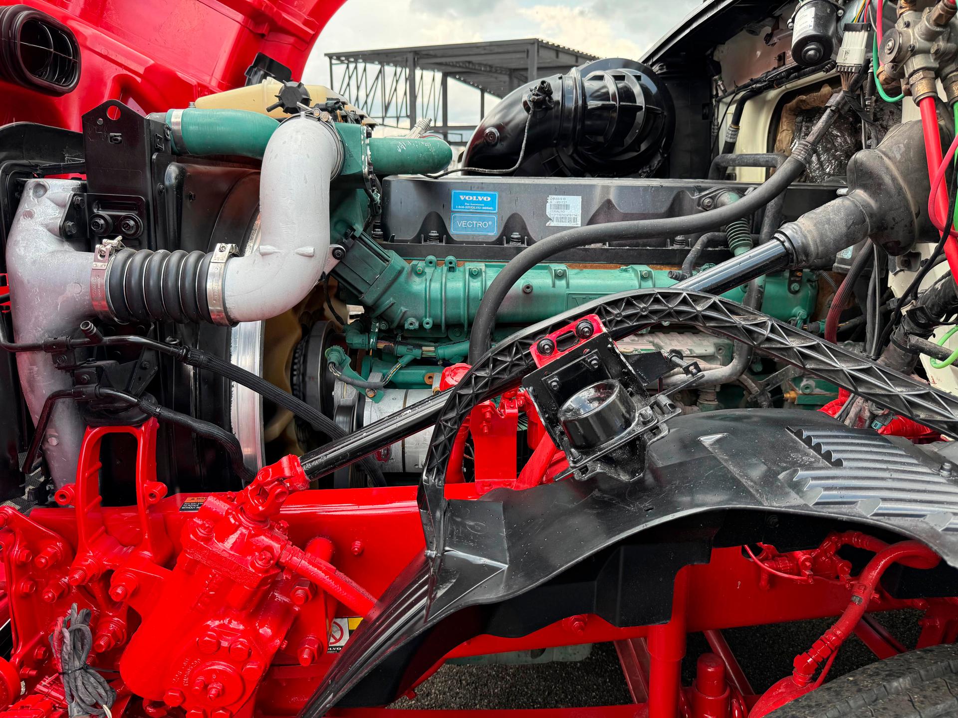 2016 VOLVO TRUCKS - ENGINE