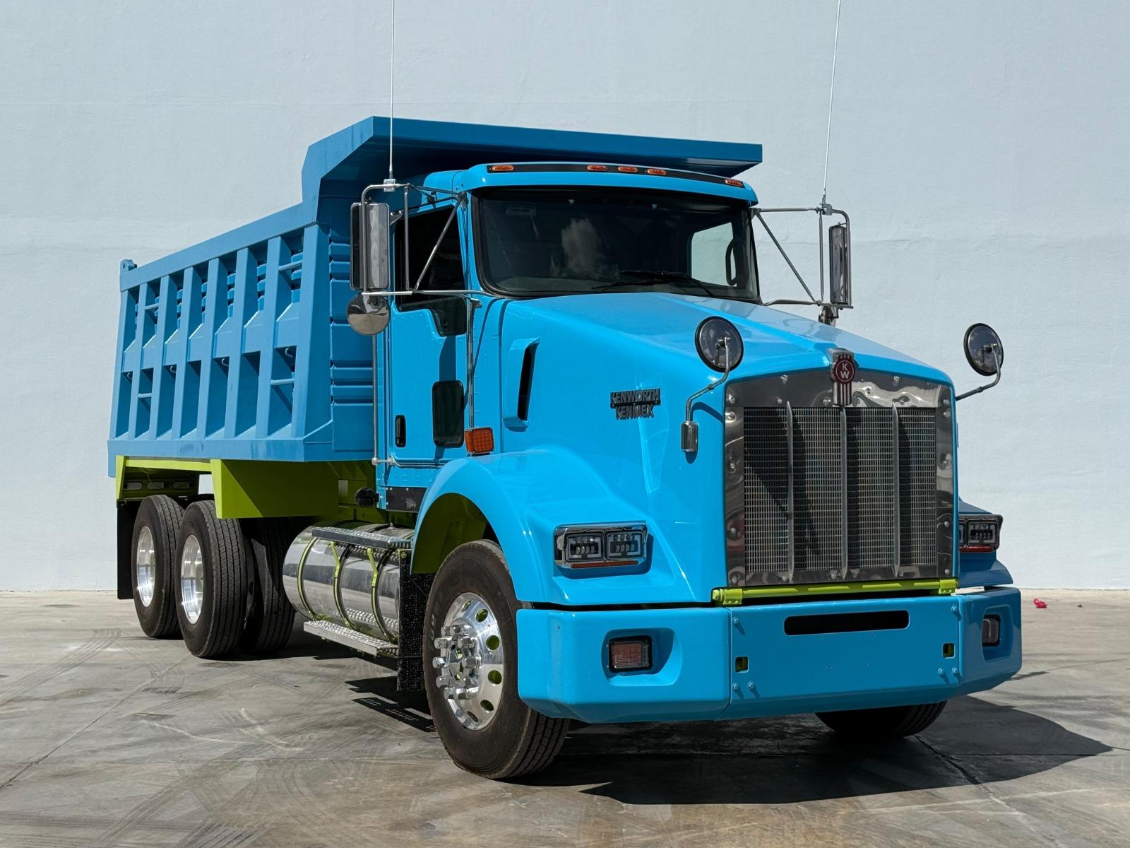 2017 KENWORTH T800 - FRONT_PASSENGER_SIDE