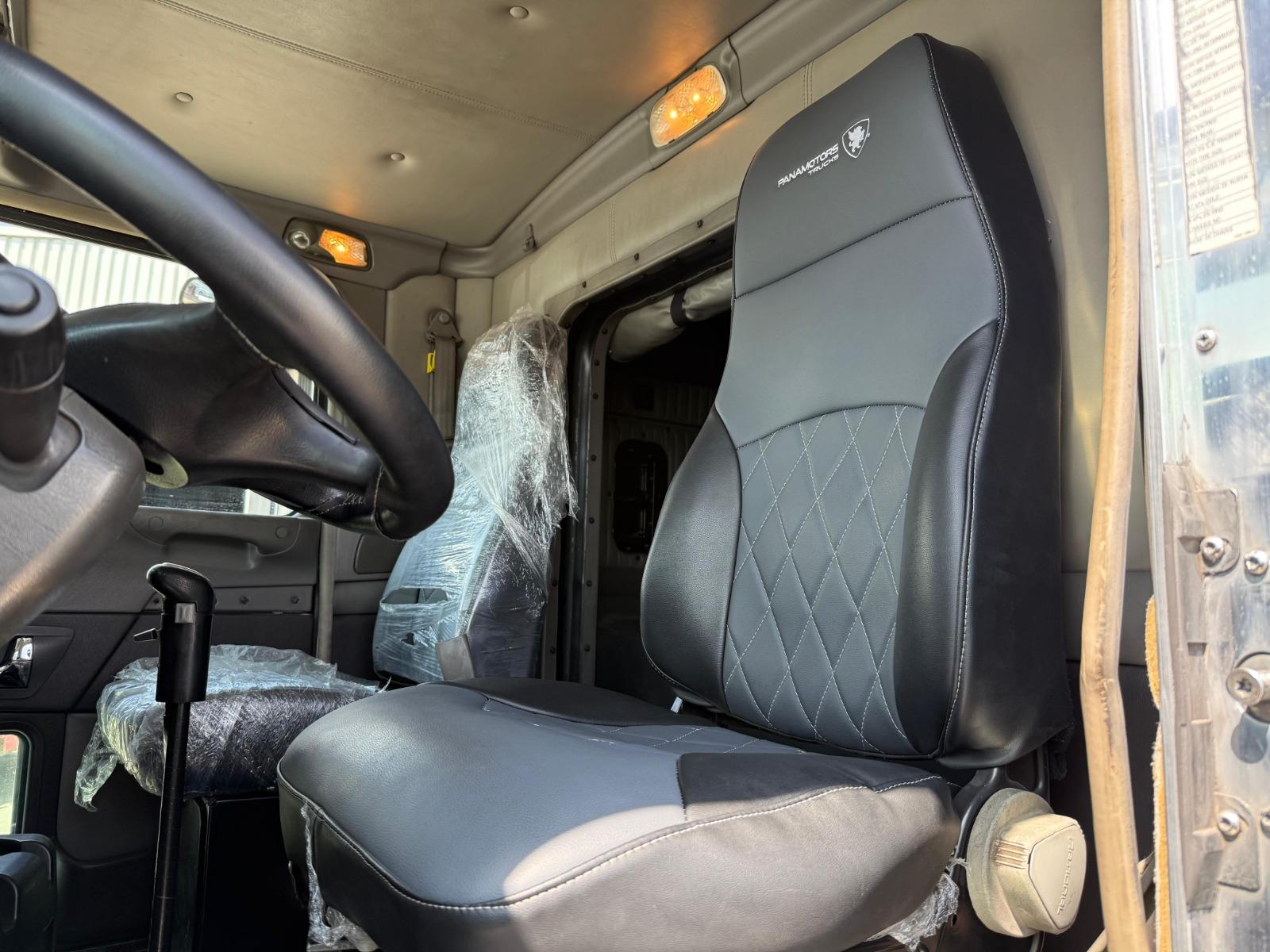 2018 KENWORTH T800 - SEATS_FRONT
