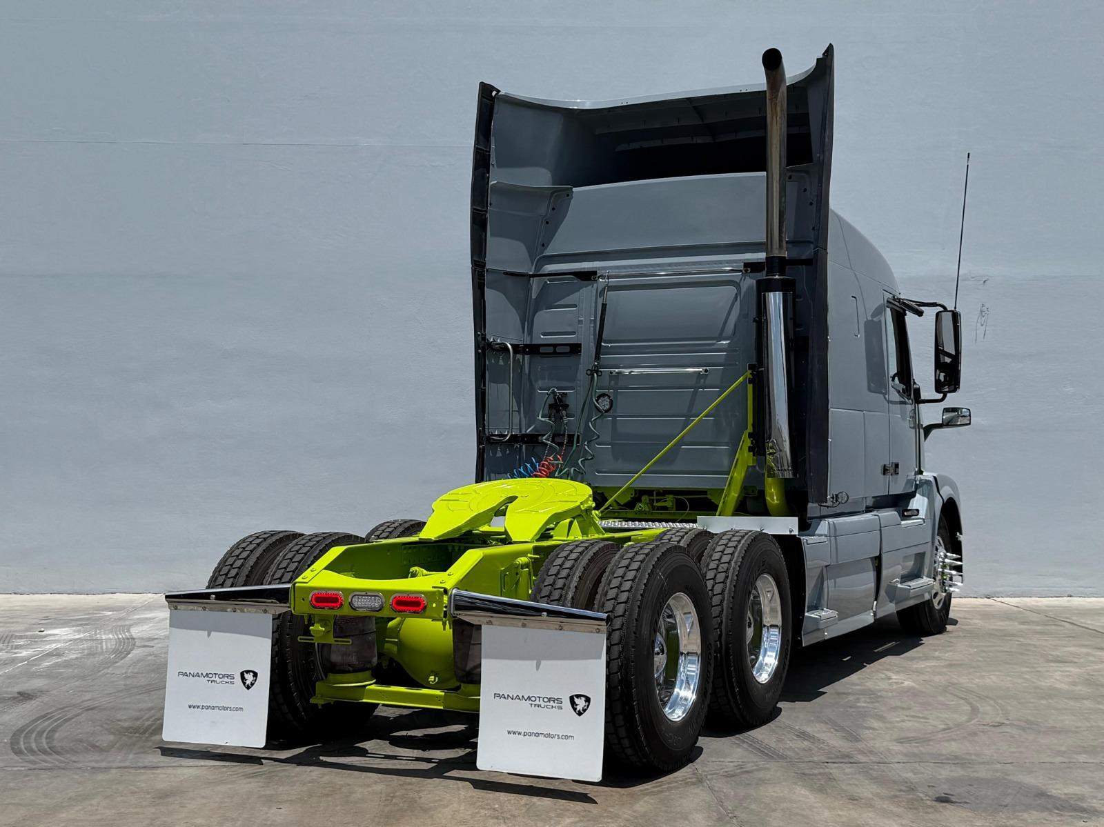 2015 VOLVO TRUCKS VNL - REAR_PASSENGER_SIDE