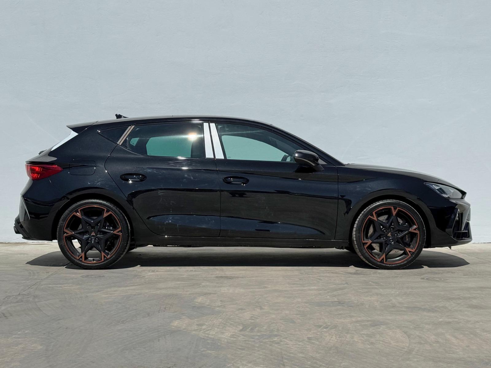 2026 CUPRA Leon - SIDE_RIGHT