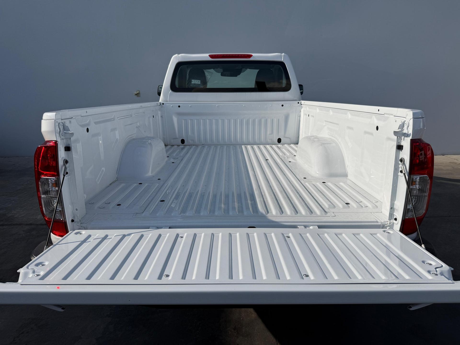 2026 NISSAN NP300 - TRUNK