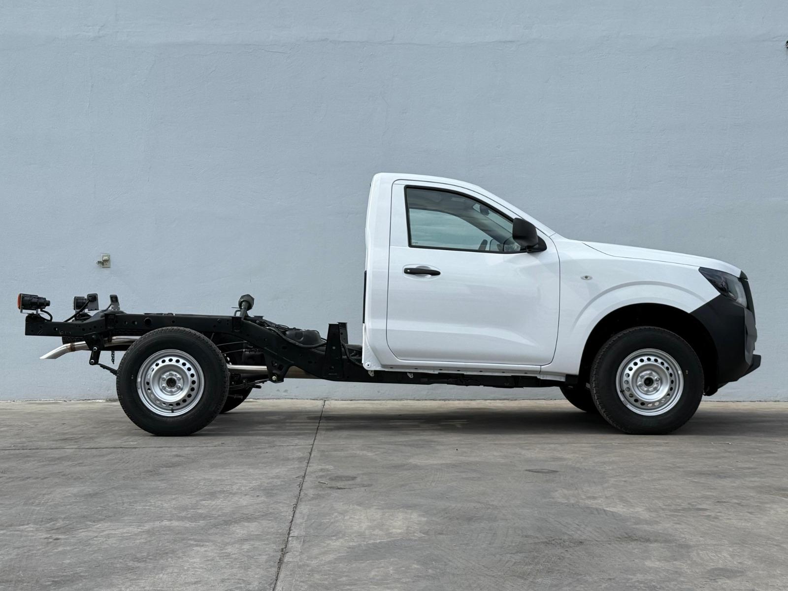 2026 NISSAN NP300 Chasis - SIDE_RIGHT
