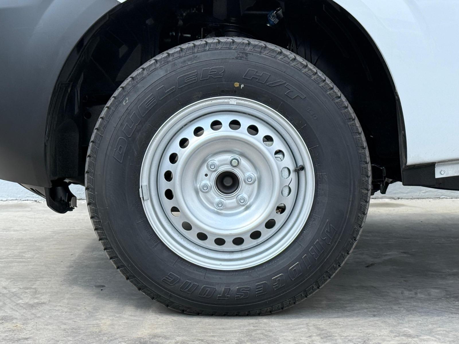 2026 NISSAN NP300 Chasis - TIRES