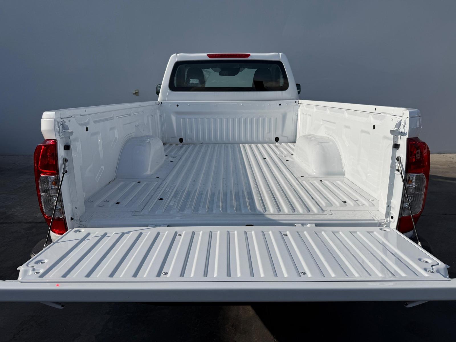 2026 NISSAN NP300 - TRUNK