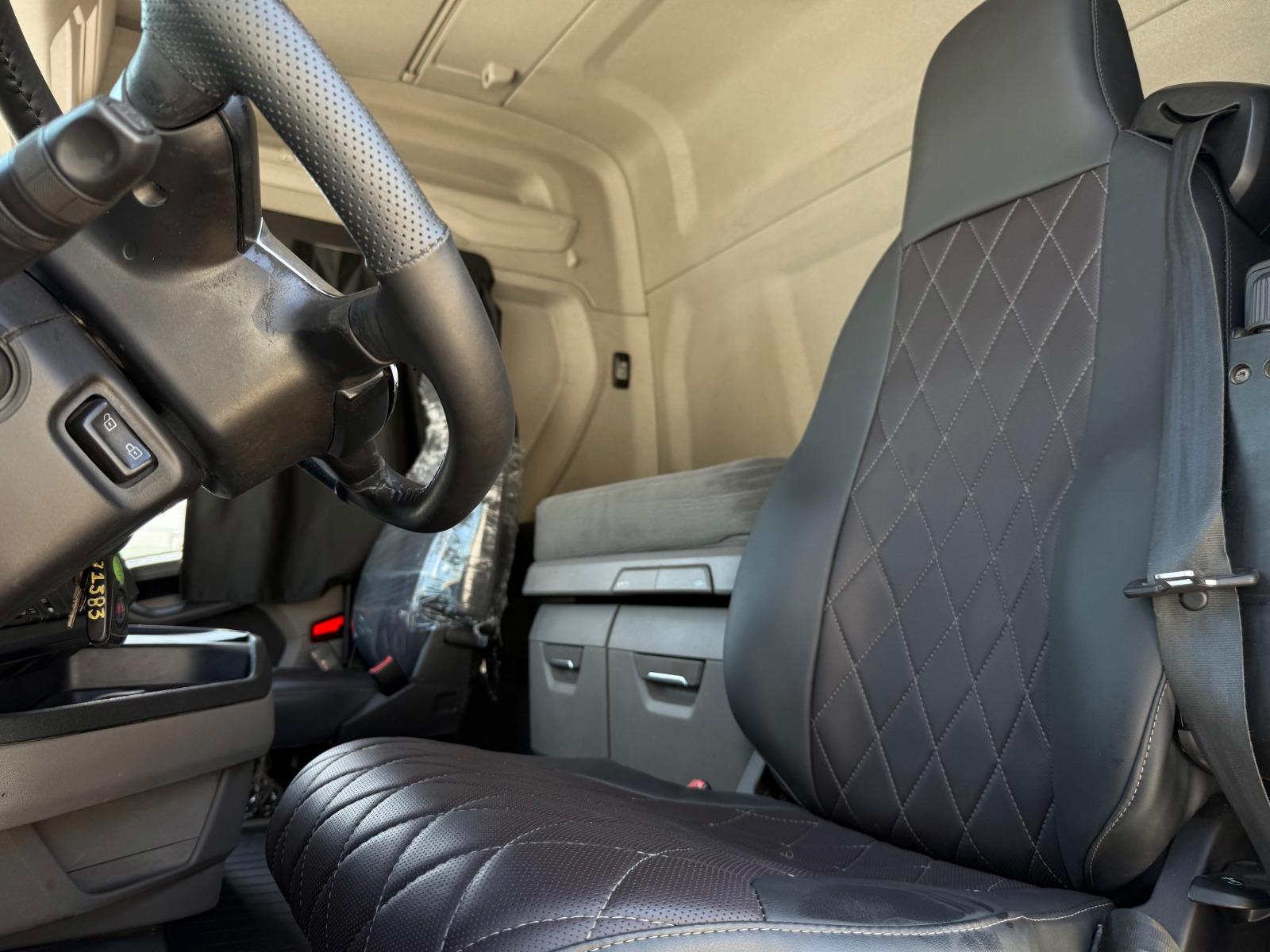 2022 SCANIA - SEATS_FRONT
