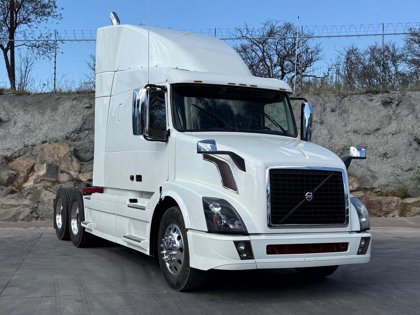 2016 VOLVO TRUCKS VNL 64T 670 - FRONT_PASSENGER_SIDE