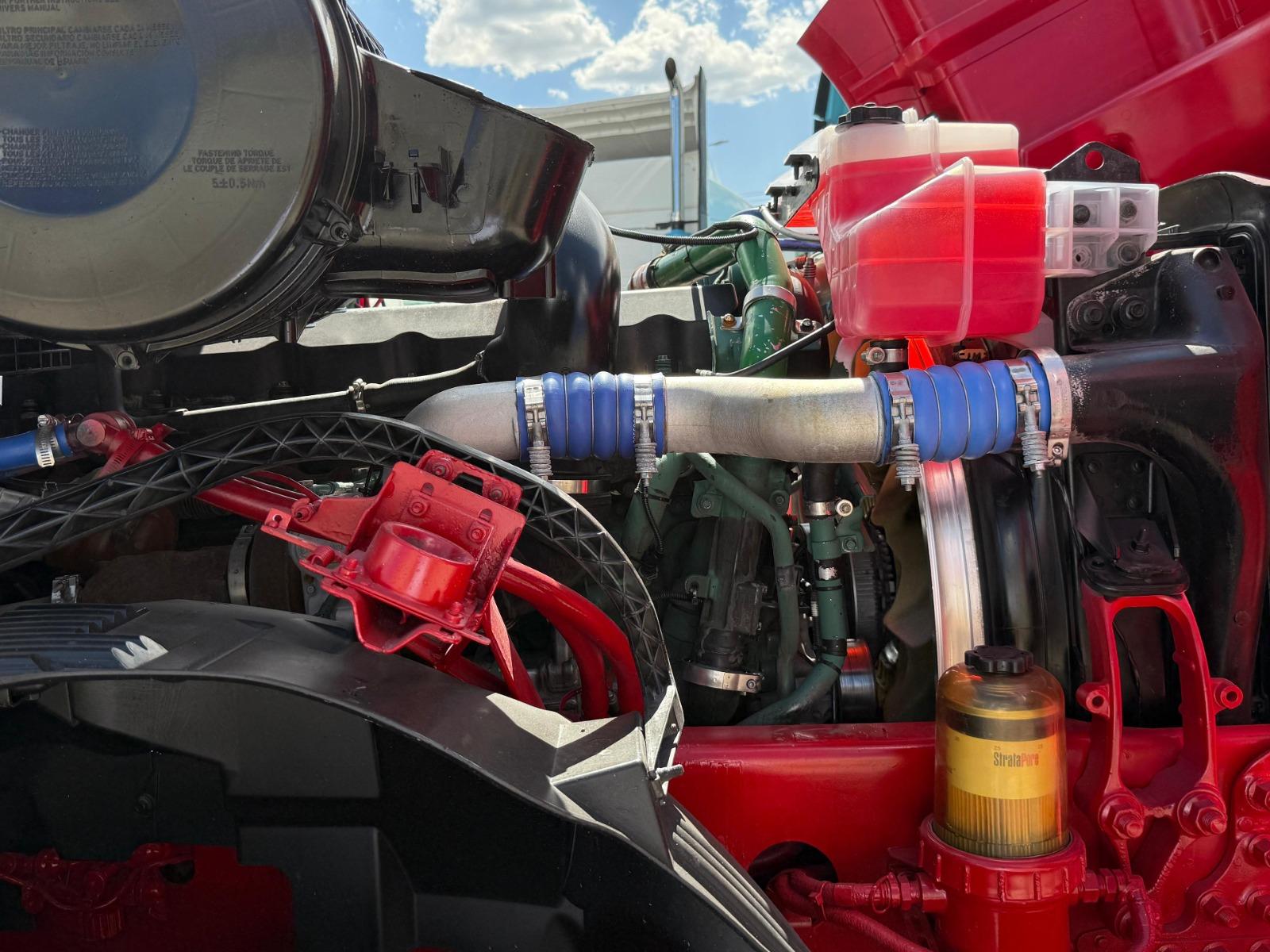 2016 VOLVO TRUCKS VNL 64T 670 - ENGINE