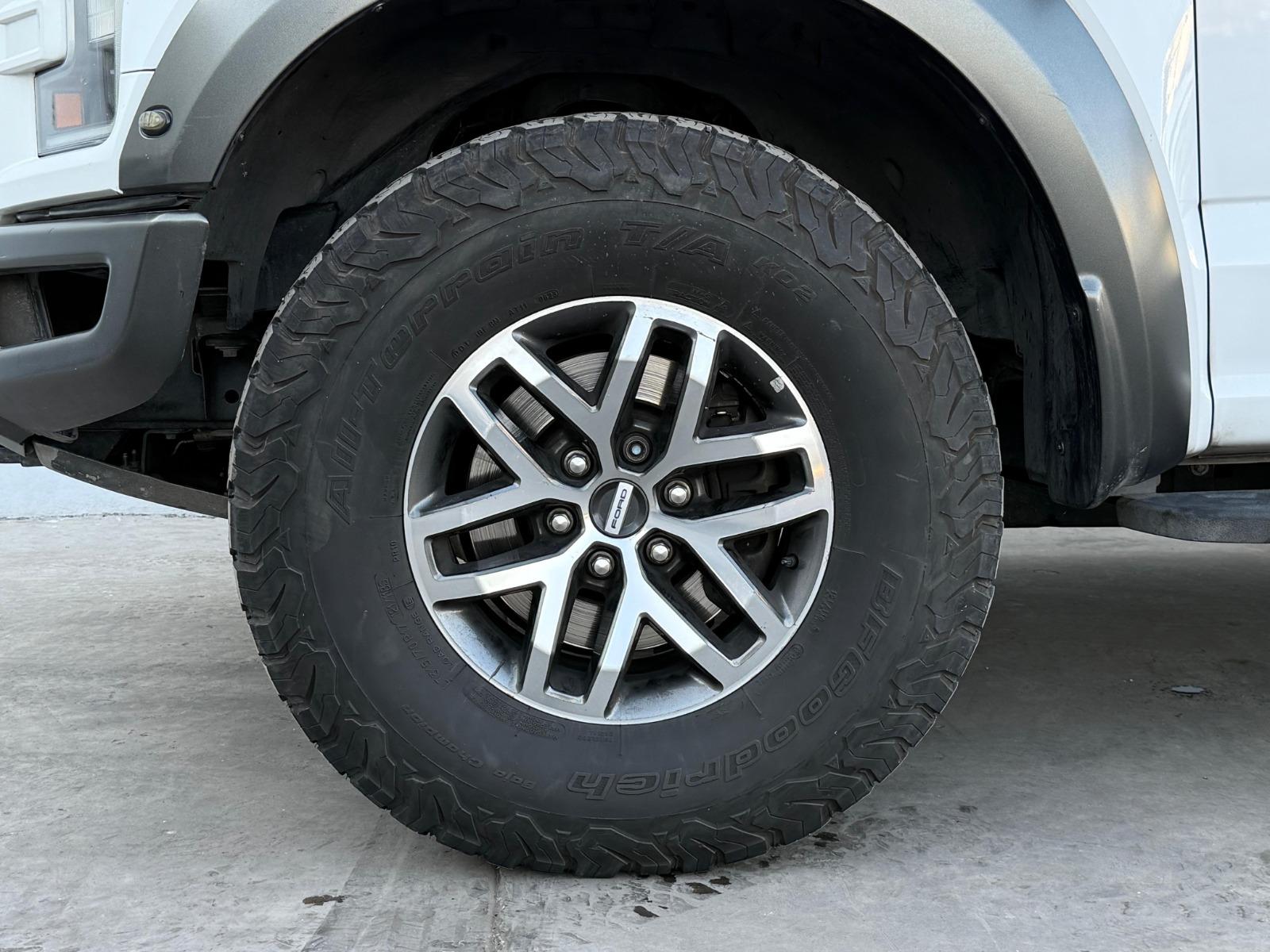 2018 FORD Lobo - TIRES