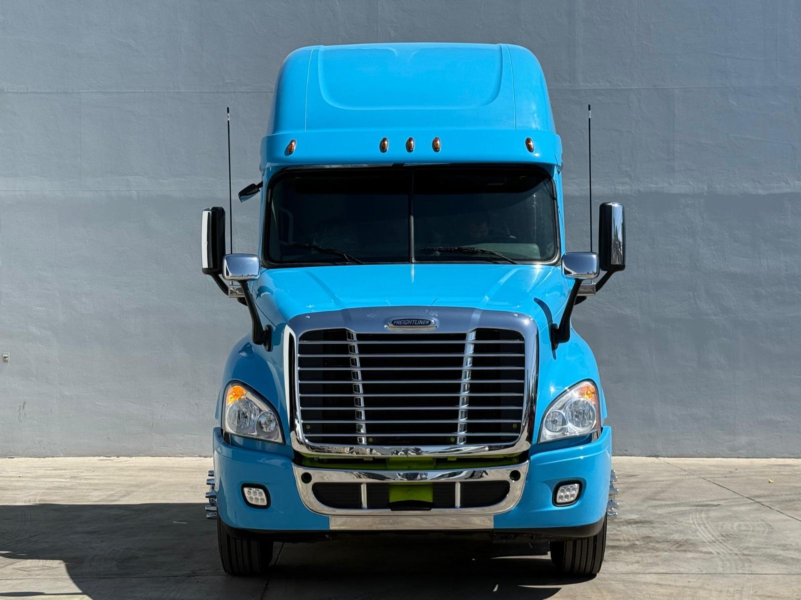 2016 FREIGHTLINER Cascadia - FRONT